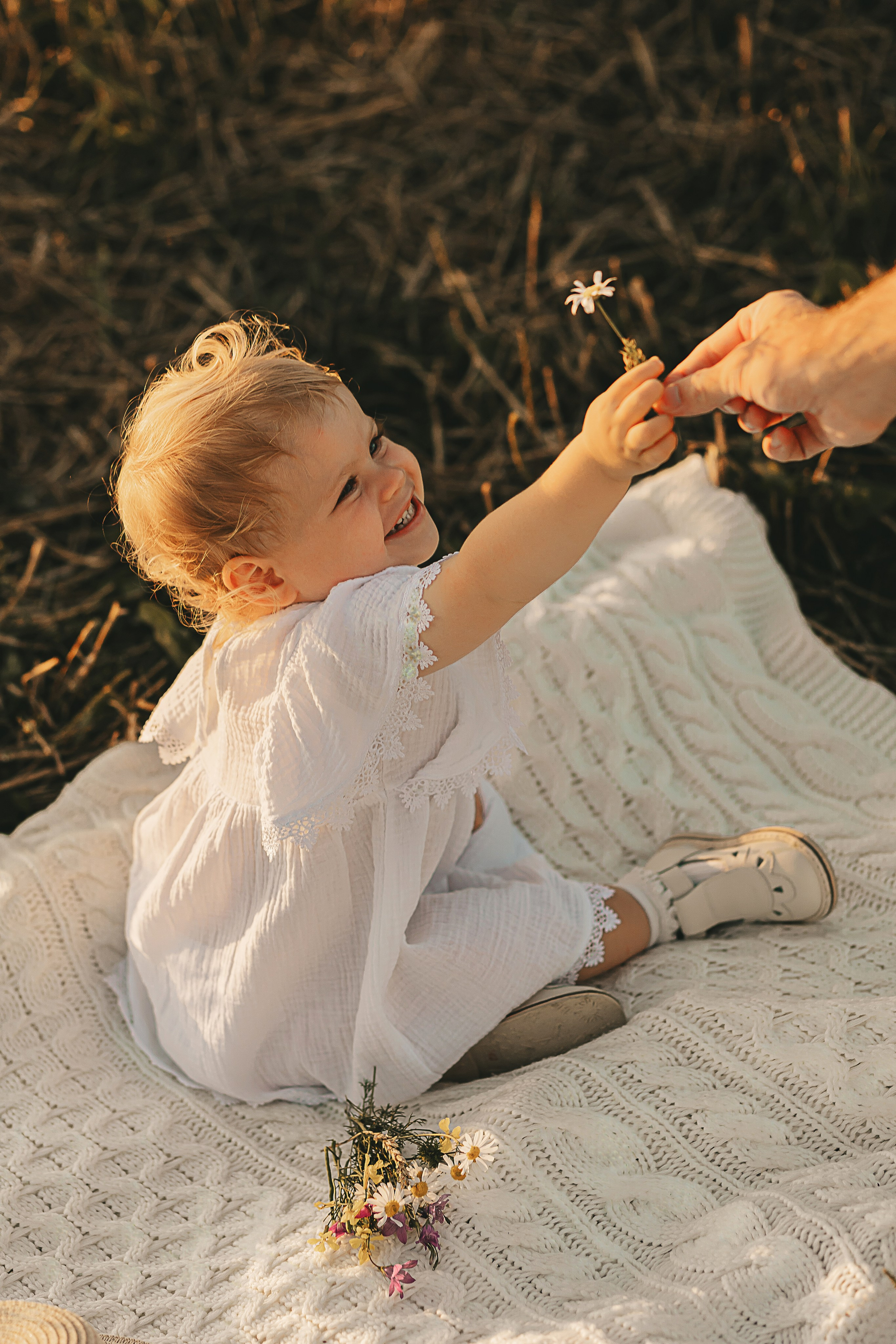 Фотосессия в поле со стогами. Семейный и женский фотограф в Москве Надежда Воробьева