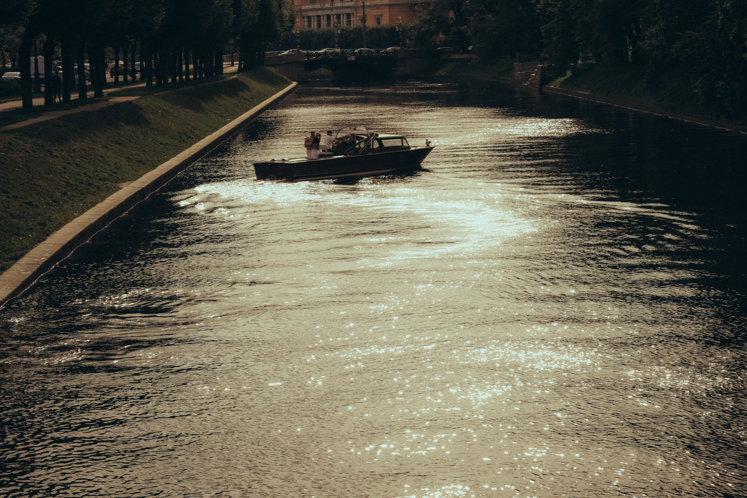 СВАДЕНБНАЯ СЬЕМКА НА КАТЕРЕ ПО КАНАЛАМ САНКТ-ПЕТЕРБУРГА И В АКВАТОРИИ НЕВЫ. Профессиональный фотограф, Санкт-Петербург — Виктория Богомолова