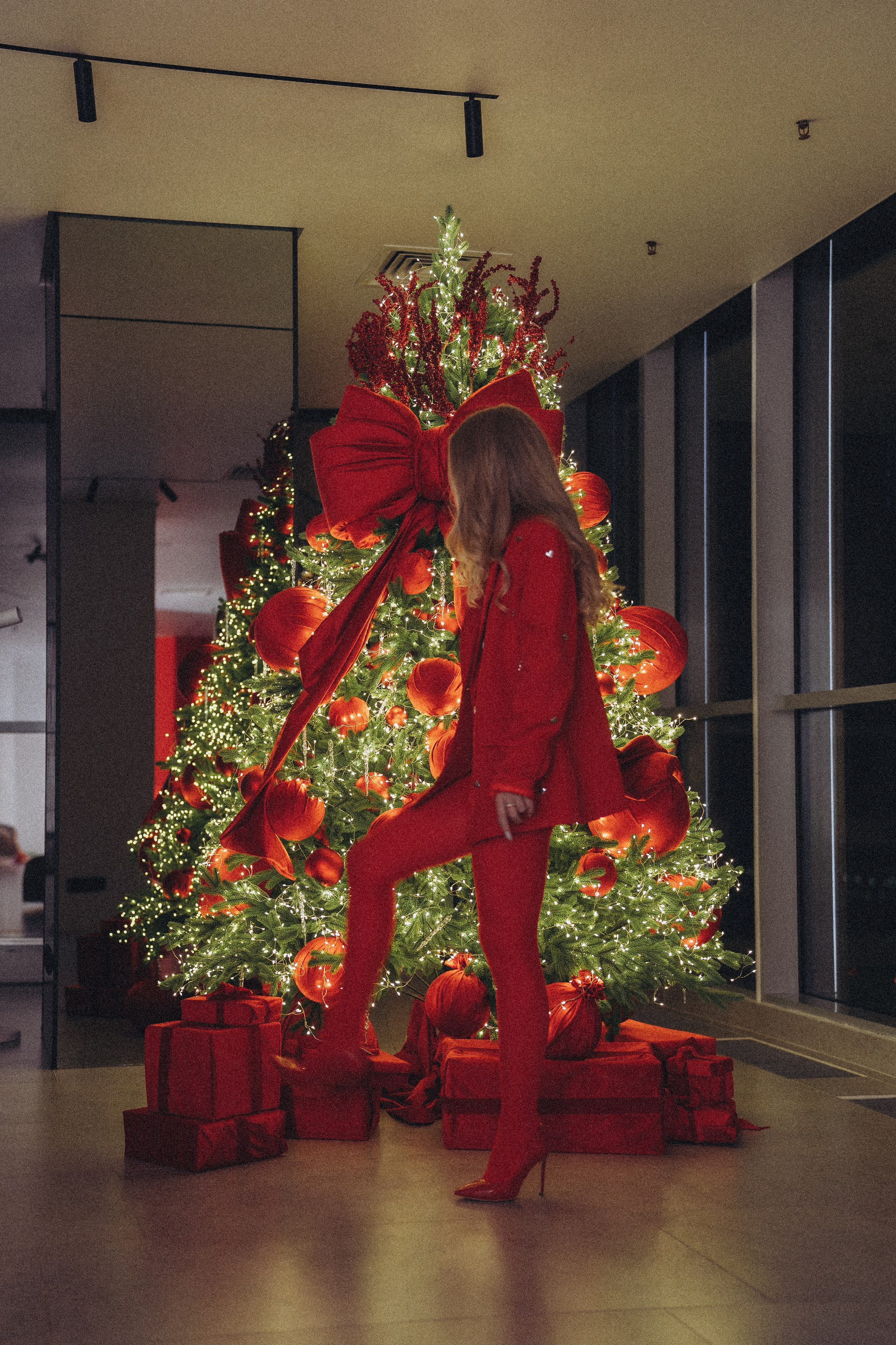 ФОТОСЕССИЯ К НОВОМУ ГОДУ В СТУДИИ С ЕЛОЧКОЙ КРАСИВЫЙ ОБРАЗ. Профессиональный фотограф, Санкт-Петербург — Виктория Богомолова