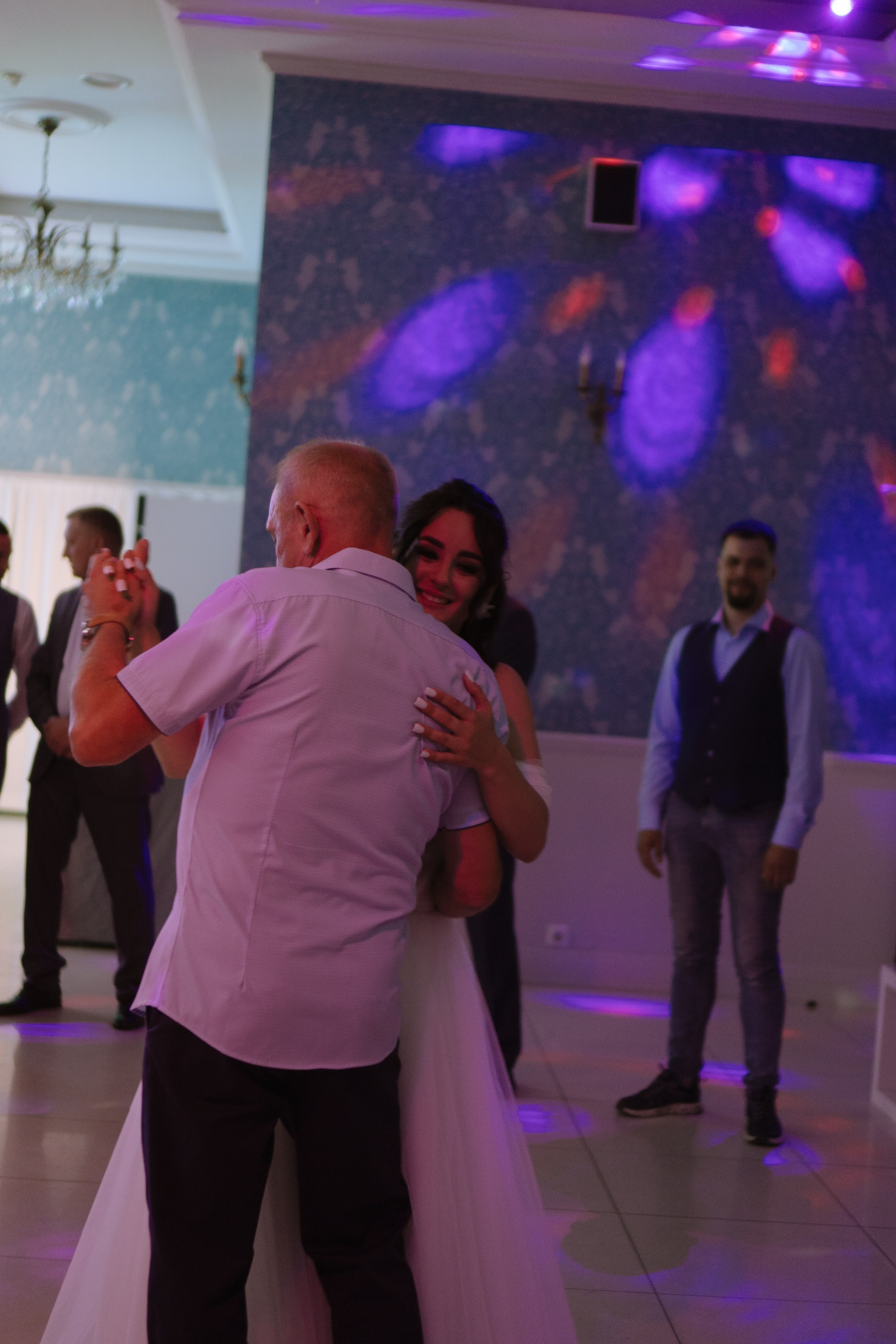 ТАНЕЦ ОТЦА И ДОЧЕРИ НА БАНКЕТЕ (СВАДЕБНАЯ ФОТОСЕСИИЯ БАНКЕТА). Профессиональный фотограф, Санкт-Петербург — Виктория Богомолова