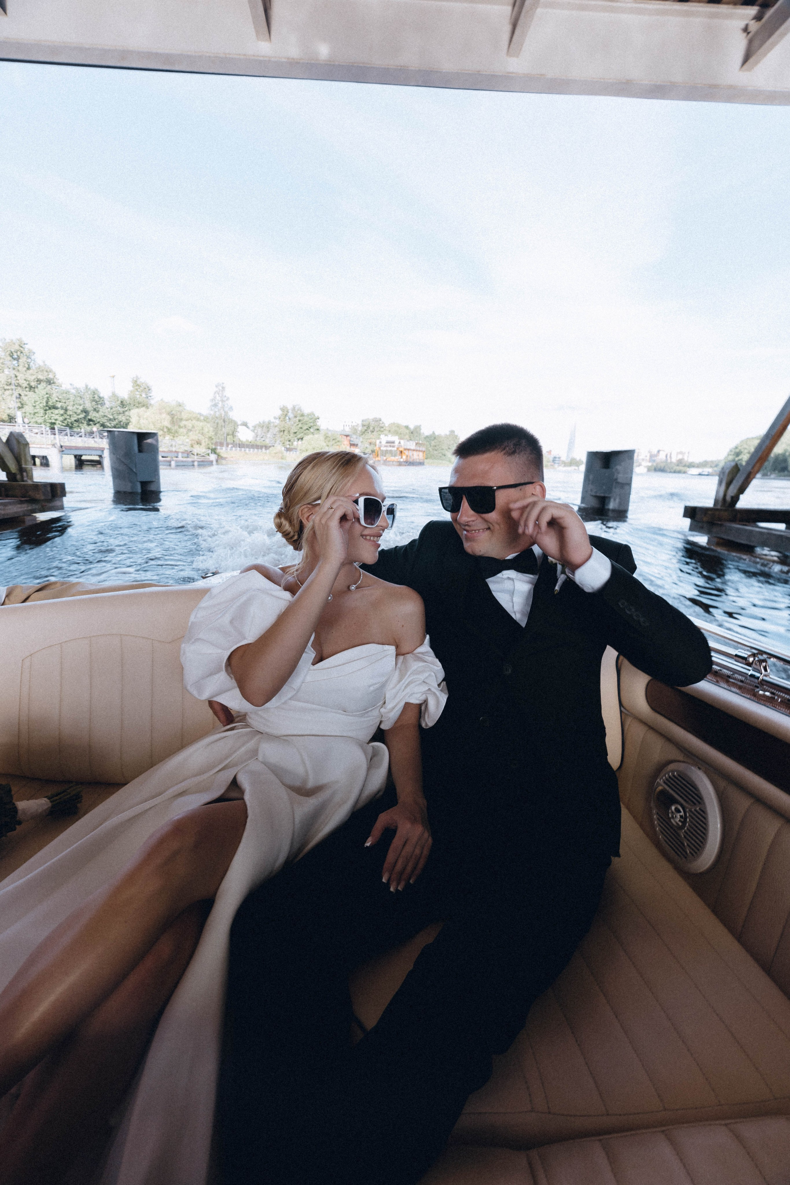 СВАДЕНБНАЯ СЬЕМКА НА КАТЕРЕ ПО КАНАЛАМ САНКТ-ПЕТЕРБУРГА И В АКВАТОРИИ НЕВЫ. Профессиональный фотограф, Санкт-Петербург — Виктория Богомолова