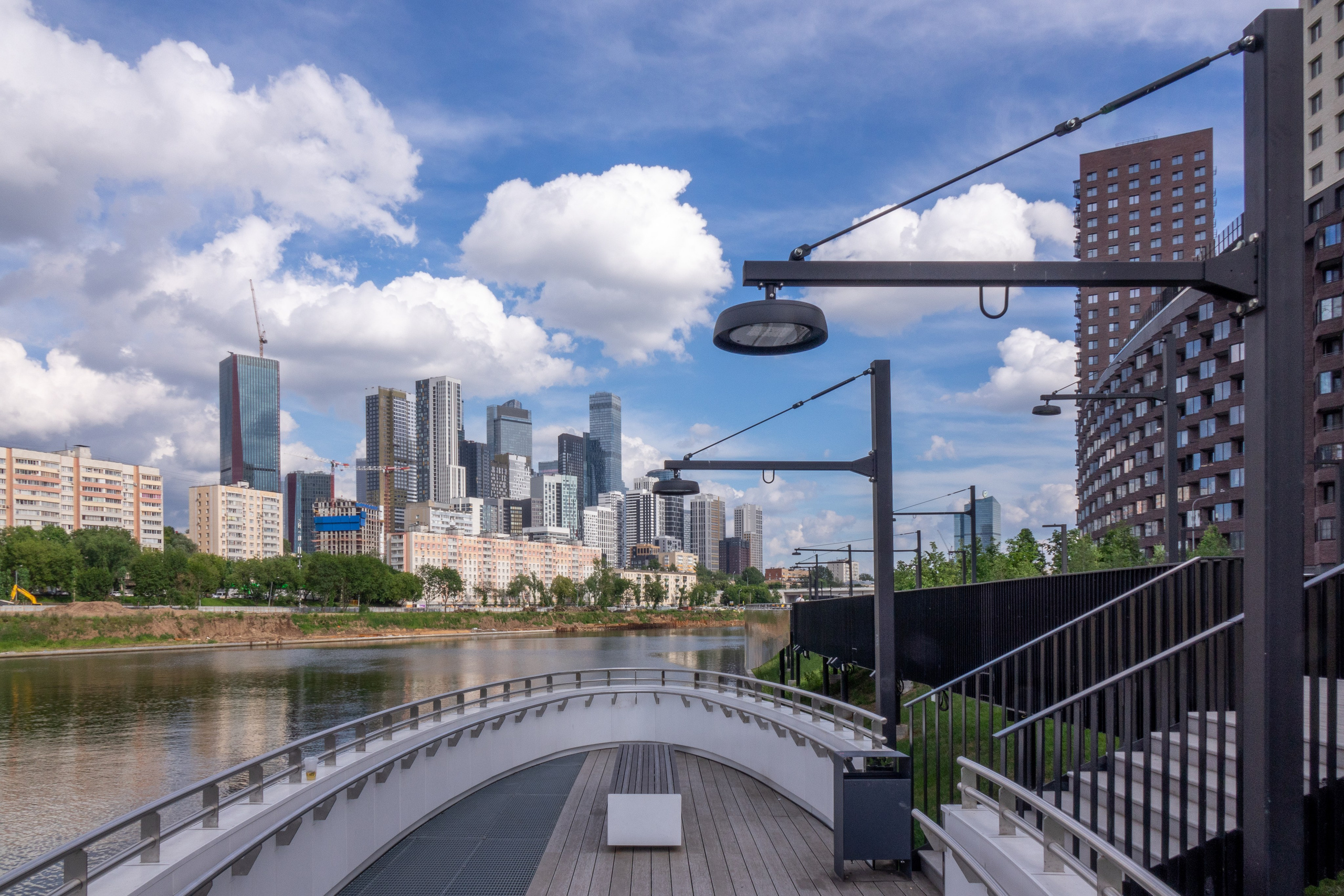 Альбом с примерами фотографий разных городов России. Коммерческая фотосъёмка городской среды, архитектуры и производственных объектов