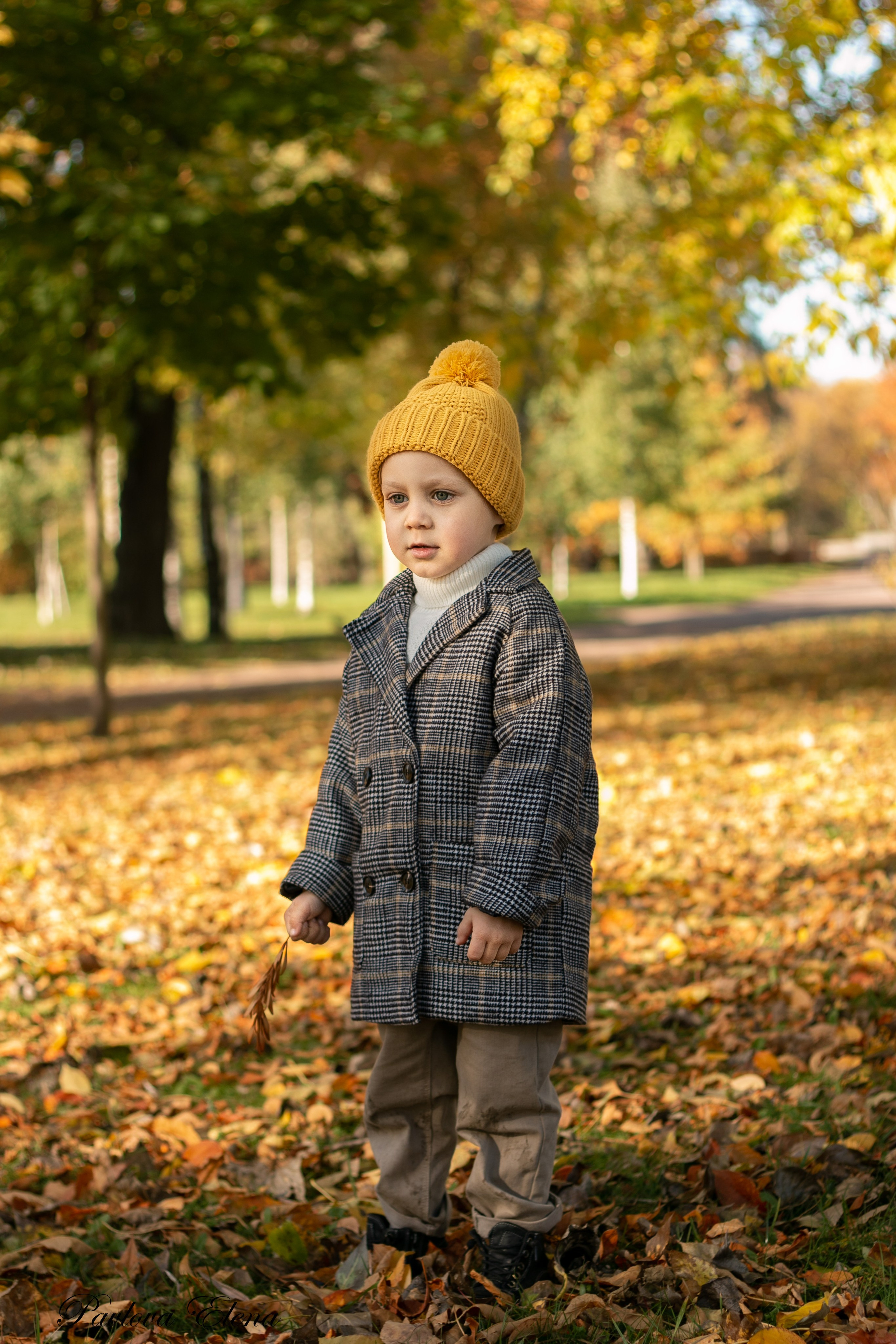 Гоша с папой. Осенняя фотосессия папы с сыном в Парке Победы. Семейный и детский фотограф в Санкт-Петербурге Павлова Елена
