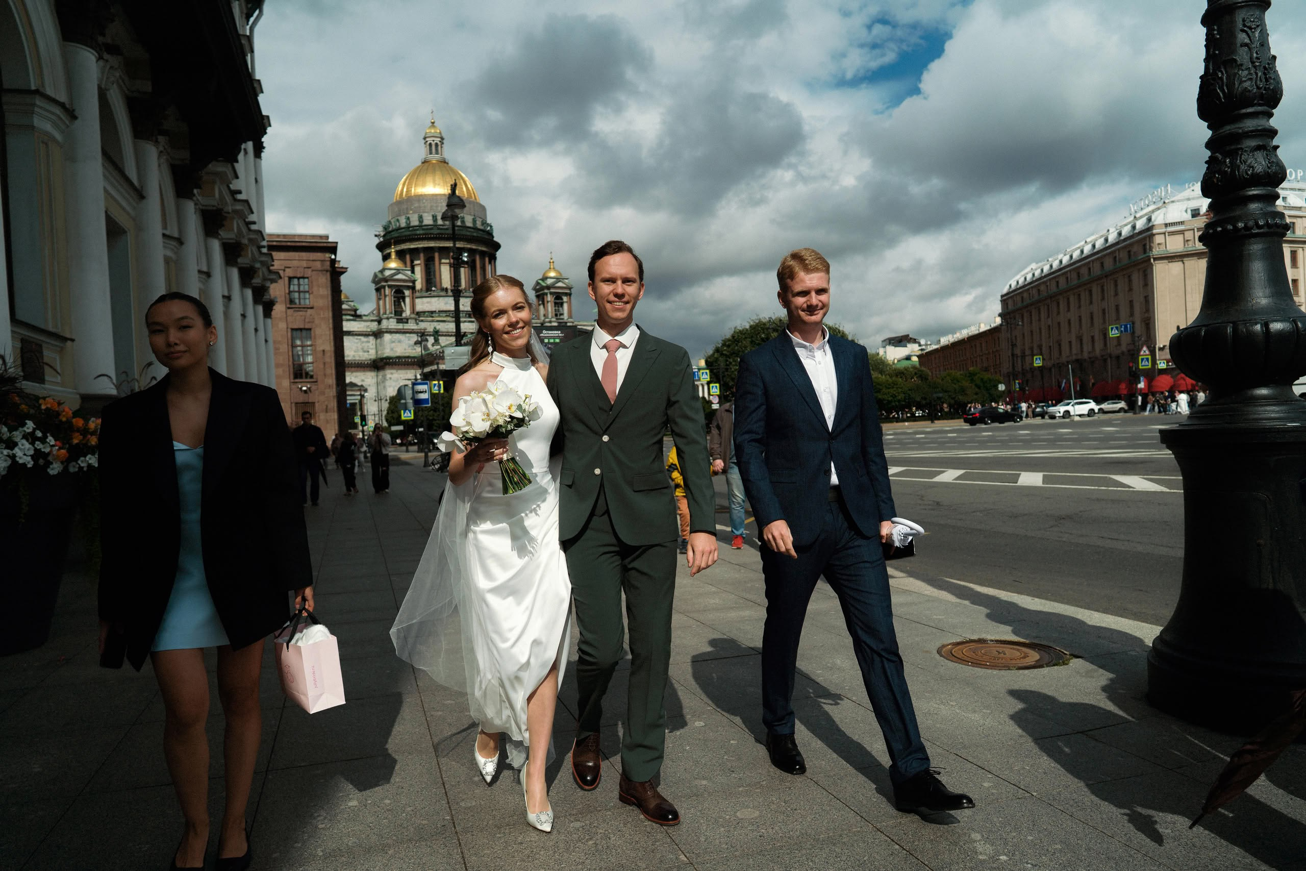 Арина и Илья — свадьба в Петербурге, цифра и плёнка. Свадебный фотограф Дмитрий Родионов — Санкт-Петербург и Ленинградская область