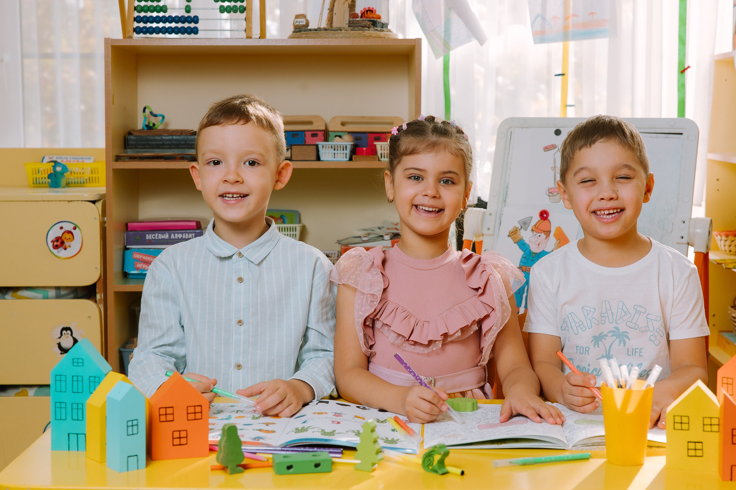 Групповые фото — игра- Рисование (кубики). Выпускные альбомы Натальи Бутко: Новороссийск, Анапа, Геленджик