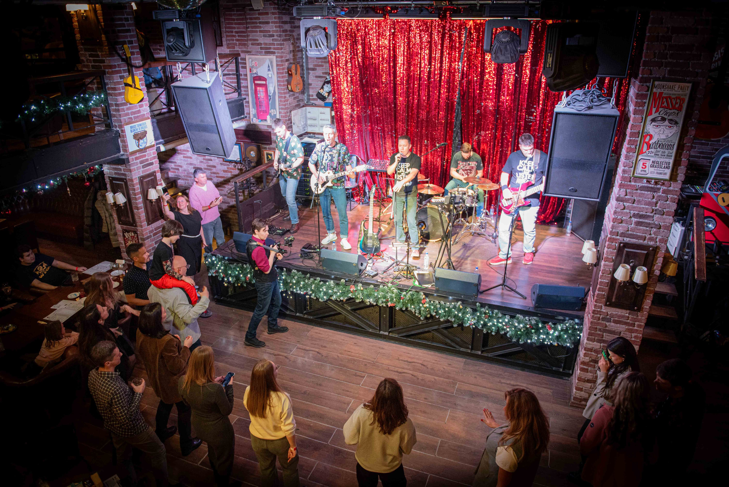 LifePub 16.12.2024. Московская кавер-группа BankBand