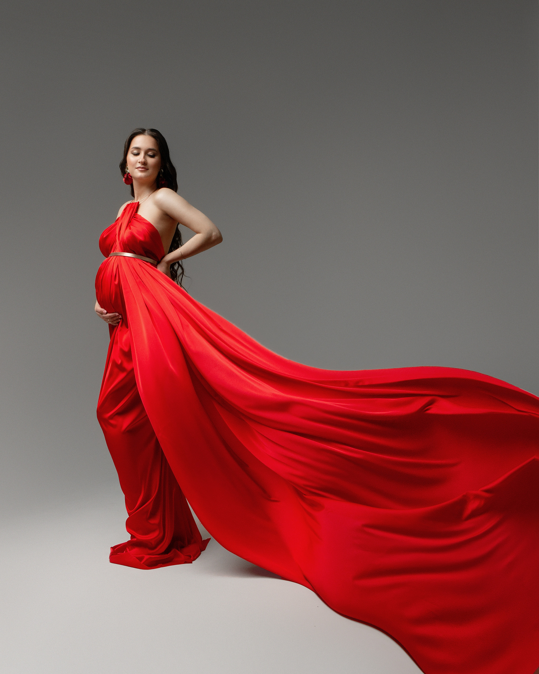 Шёлк Армани Красный. Фотограф беременности в Екатеринбурге Илона Филатьева