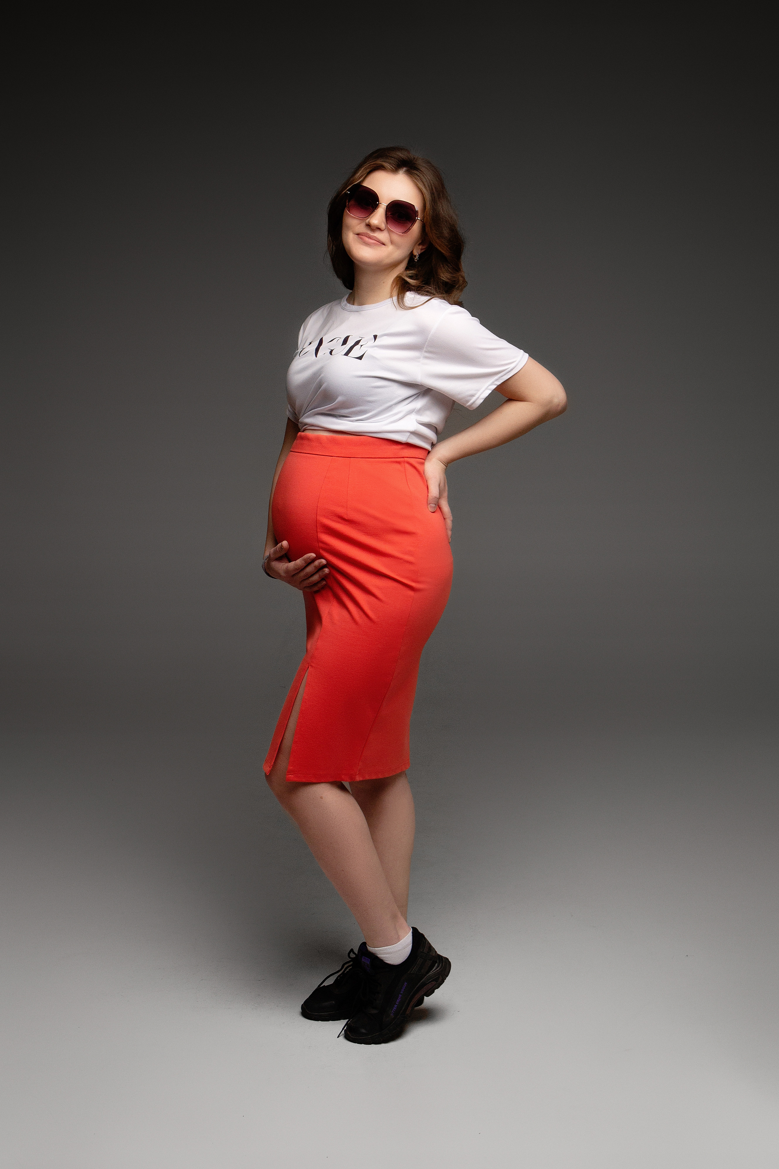 Юбка, футболка, топ. Фотограф беременности в Екатеринбурге Илона Филатьева