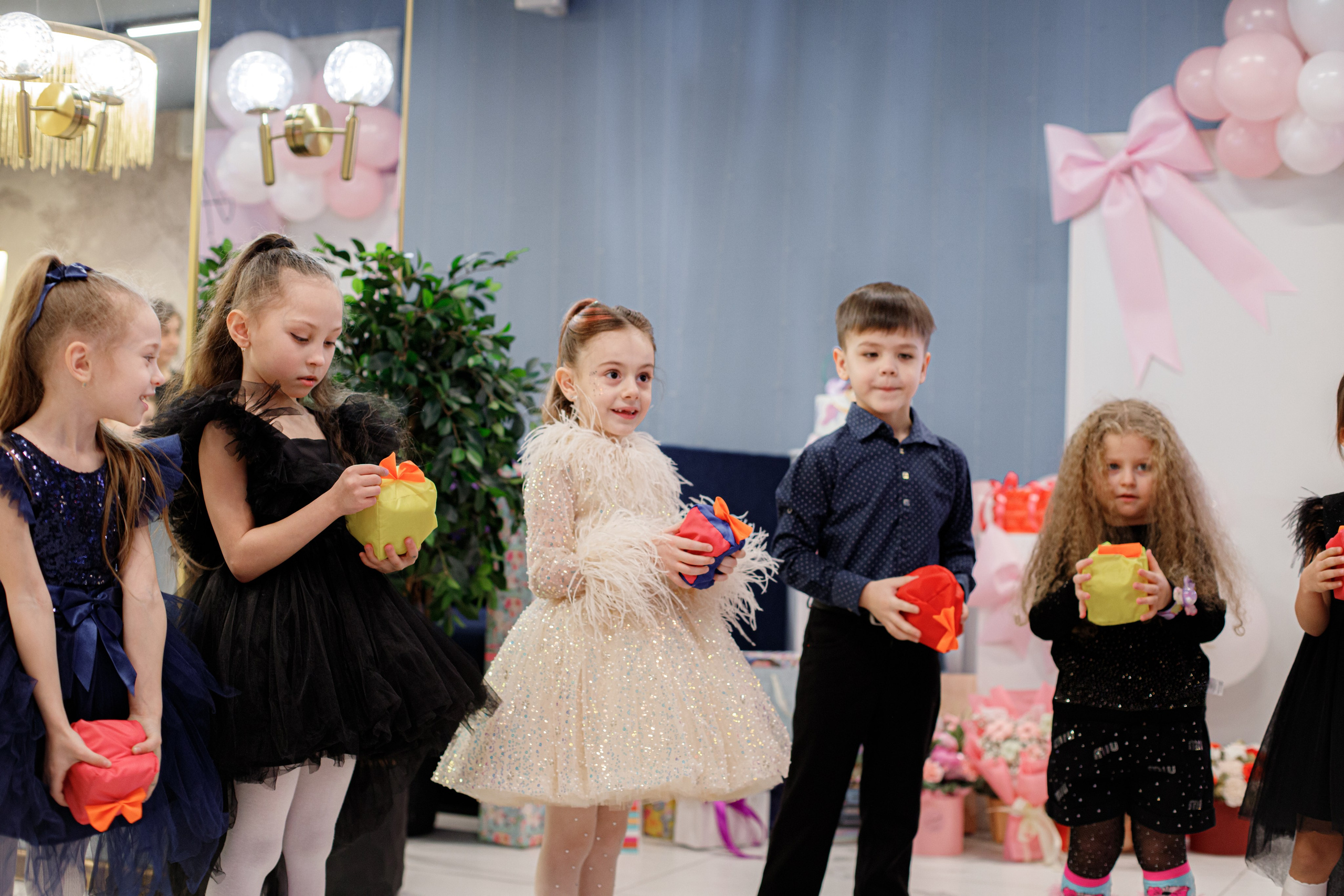 ASIA'S BIRTHDAY PARTY. Photokarish