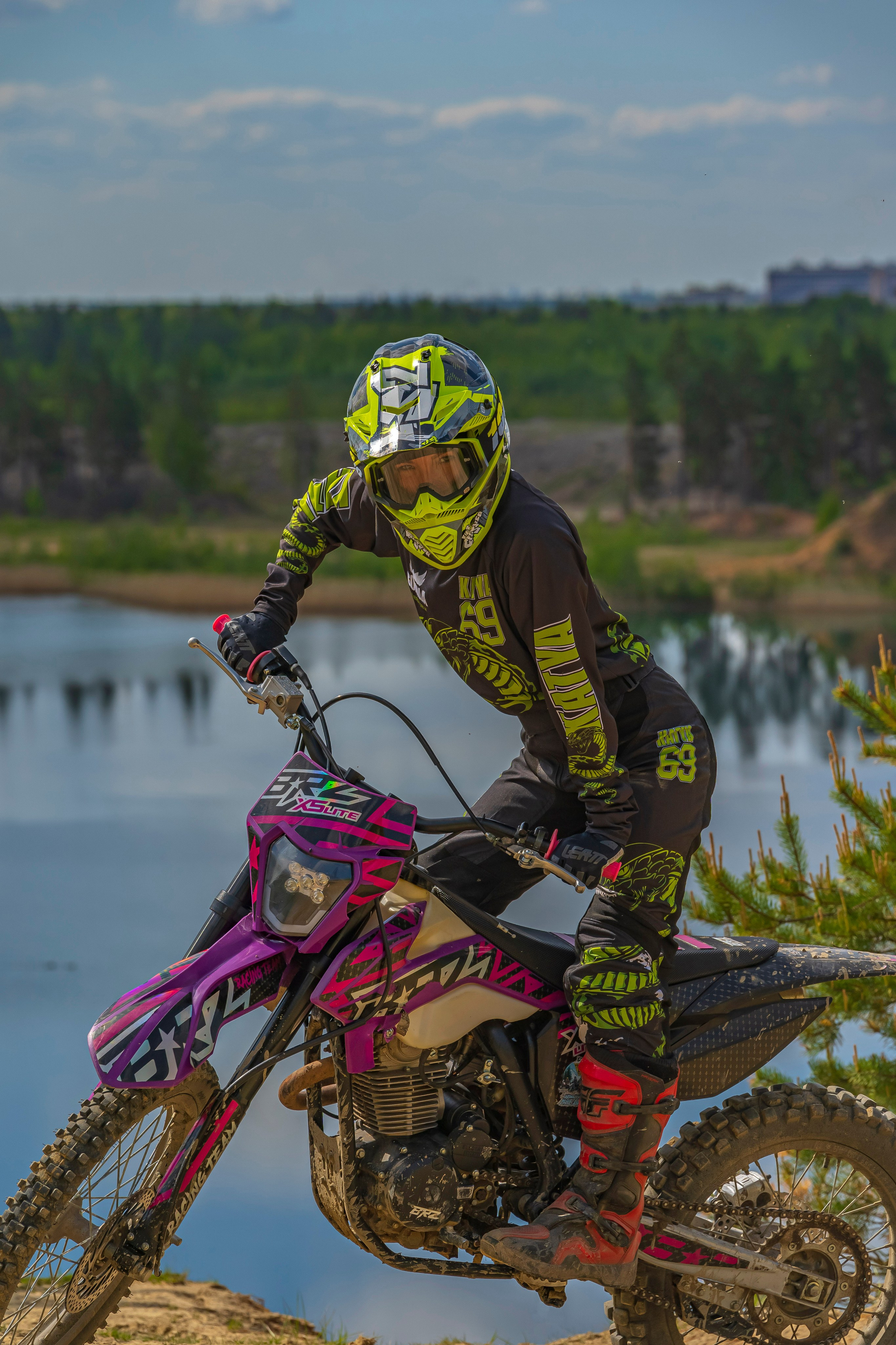 Катя Ли. Графический дизайнер Илья Левченко