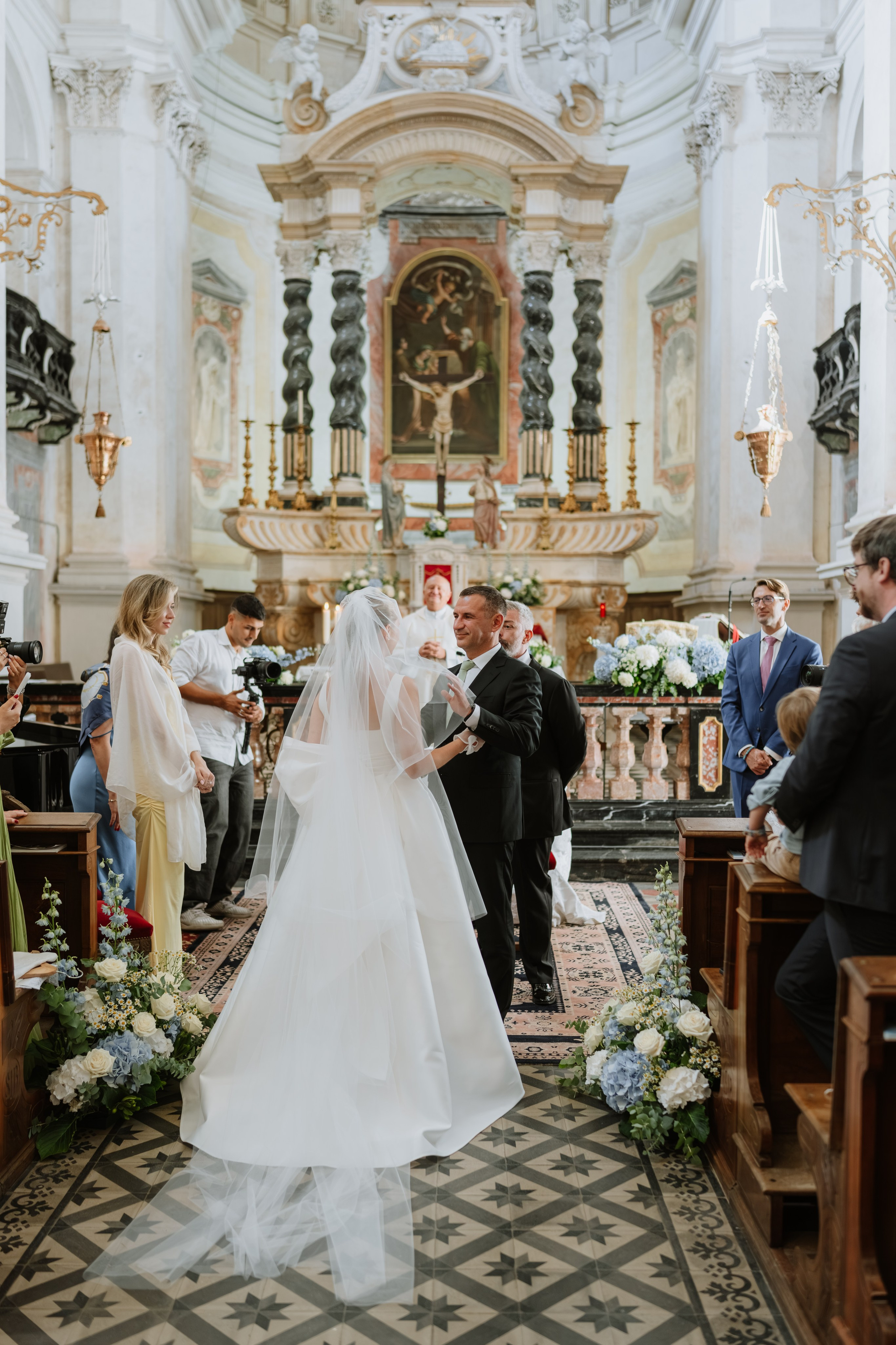 Vera & Lorenzo | Biella, Italy. Professional Wedding Photographer Geneva & Romande Switzerland | Tanya Creator