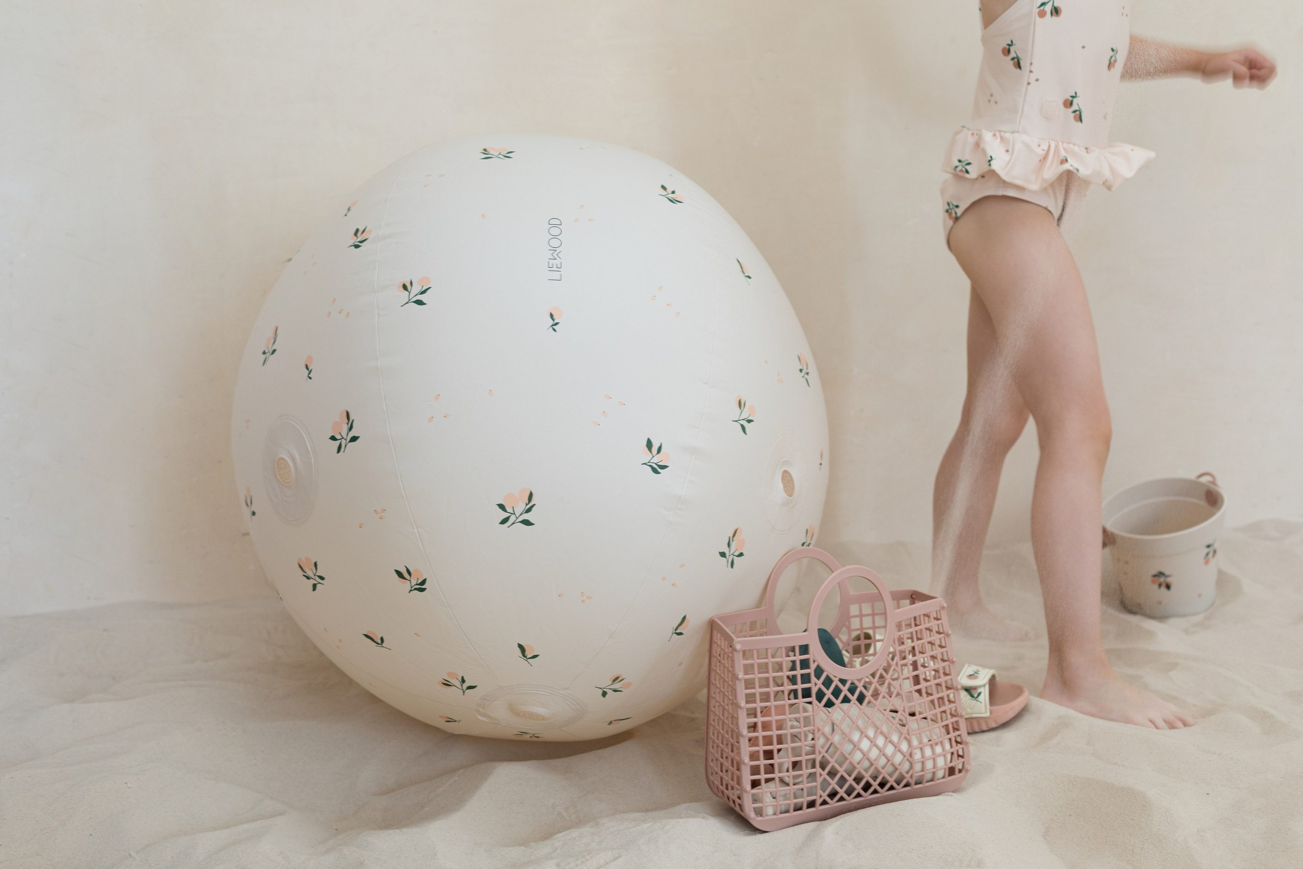 Фотосессия в песке для детского бренда. Детский и контент фотограф Надя Волкова Санкт-Петербург