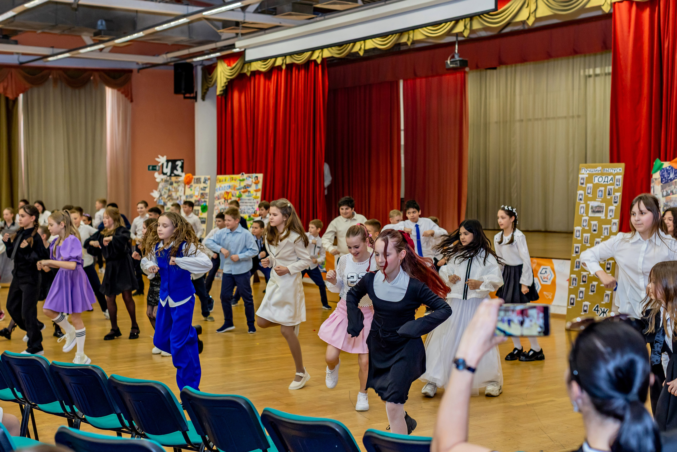 Выпускной праздник в начальной школе. Фотограф и видеограф Москва. Свадебный фотограф, видеограф. Выпускные альбомы. Оживающие альбомы