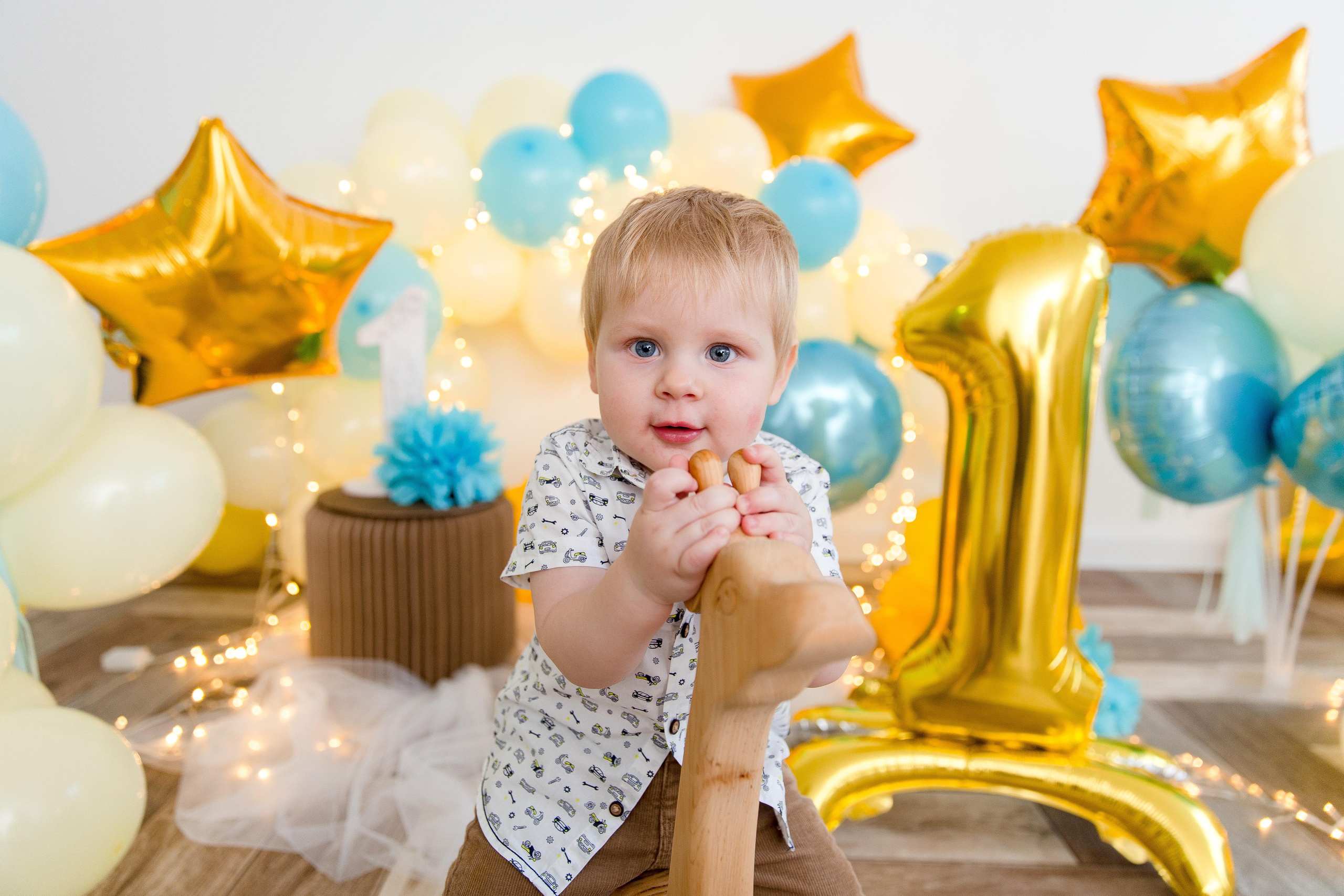 День рождения с воздушными шарами. Семейный и детский фотограф в Железногорске Саламахо Ольга