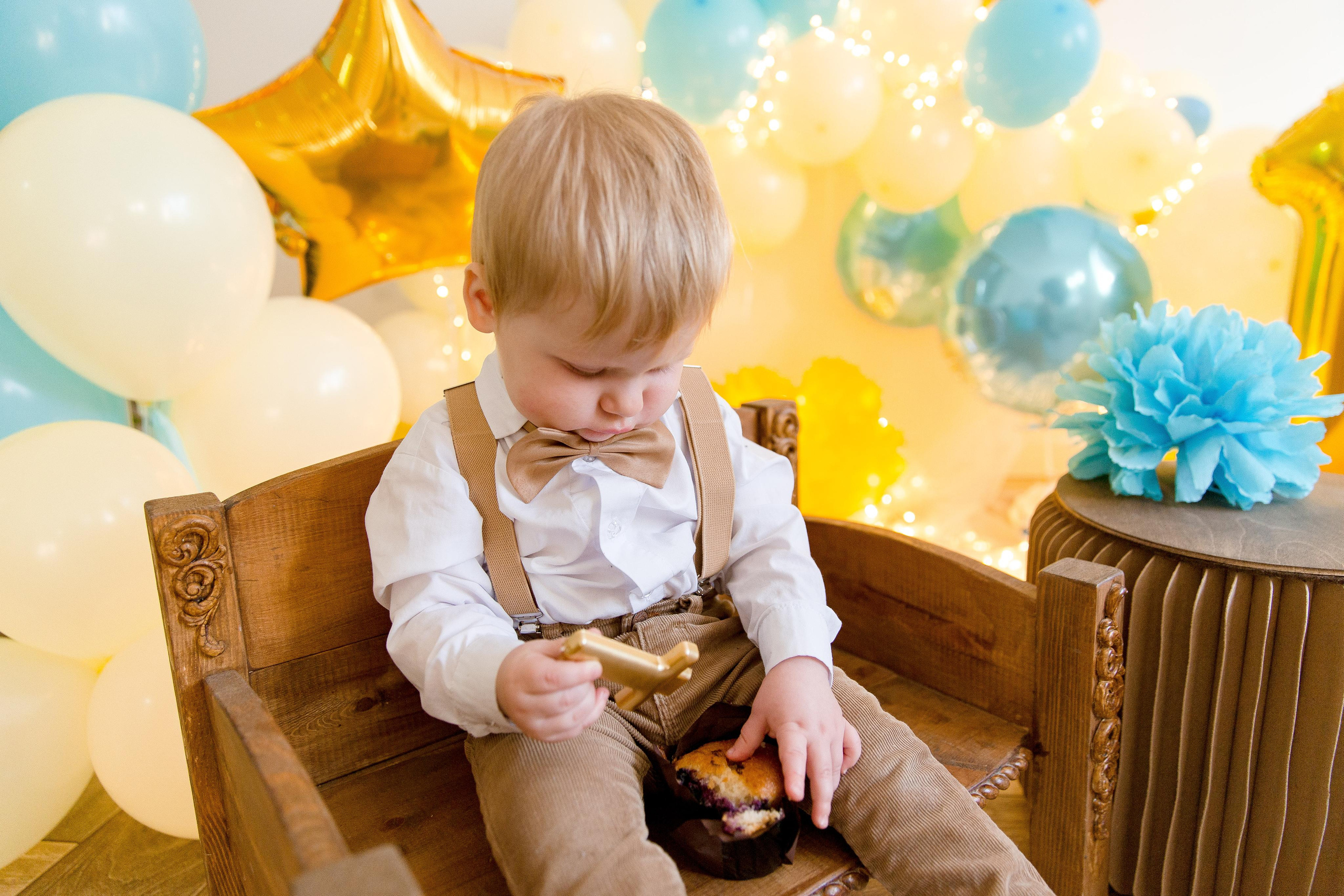 День рождения с воздушными шарами. Семейный и детский фотограф в Железногорске Саламахо Ольга