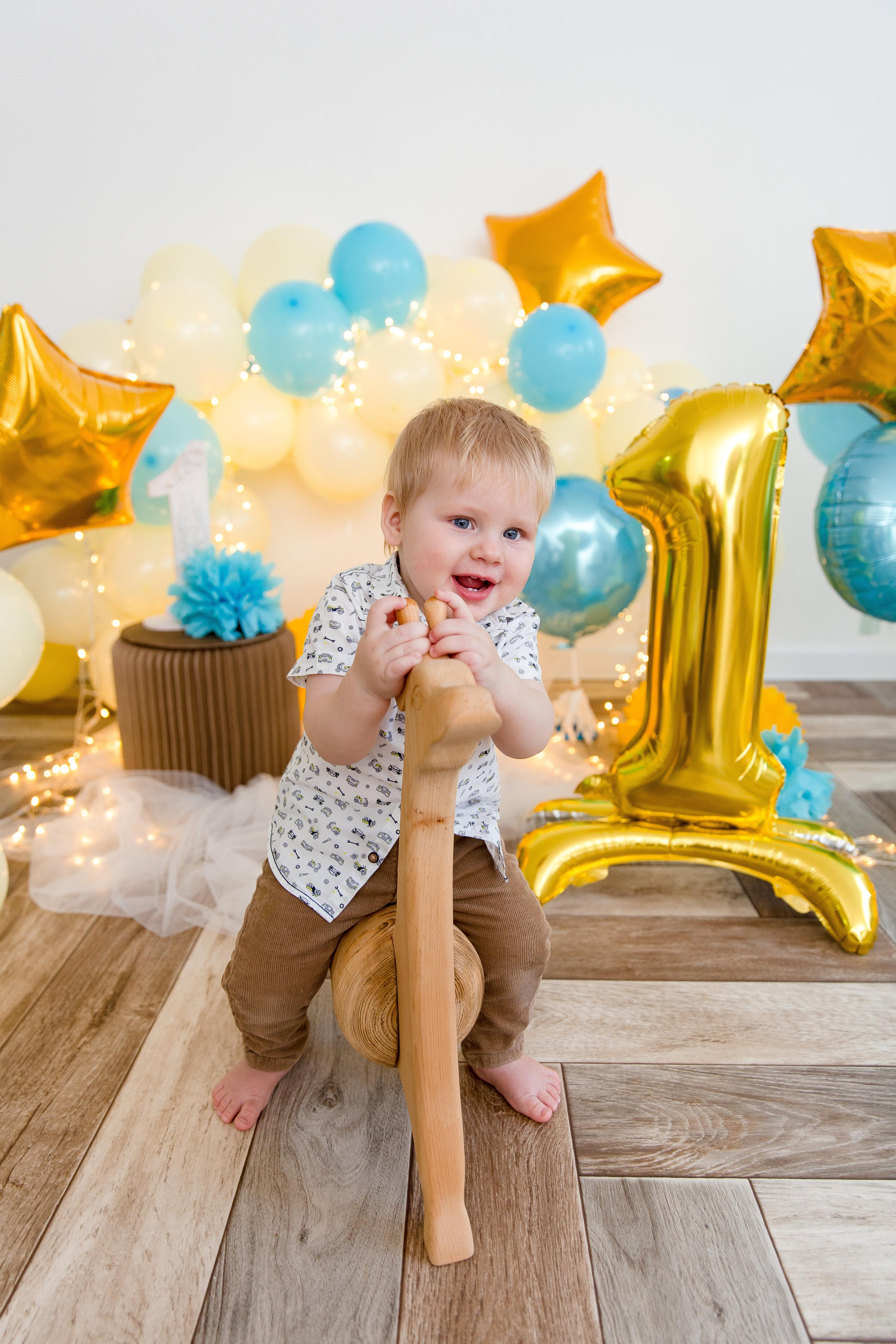 День рождения с воздушными шарами. Семейный и детский фотограф в Железногорске Саламахо Ольга