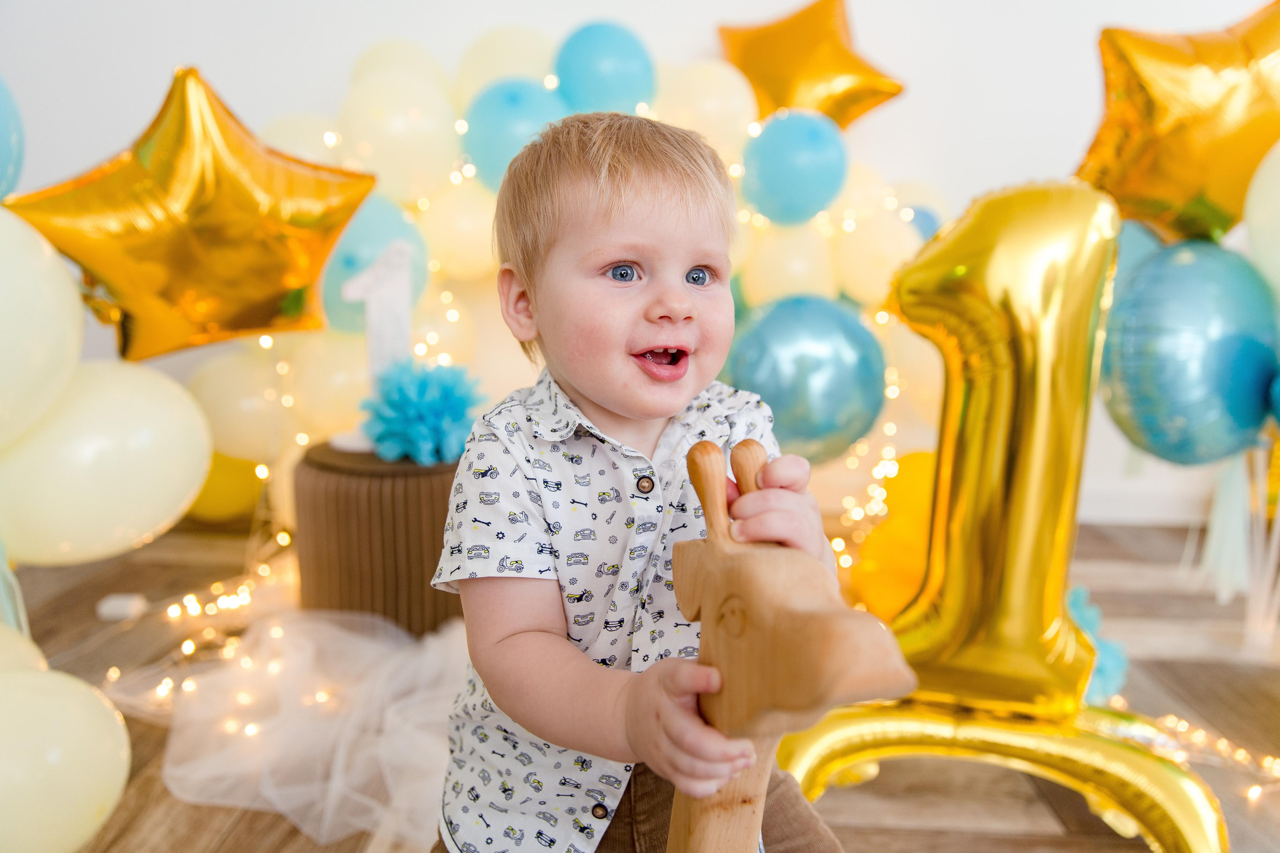 День рождения с воздушными шарами. Семейный и детский фотограф в Железногорске Саламахо Ольга