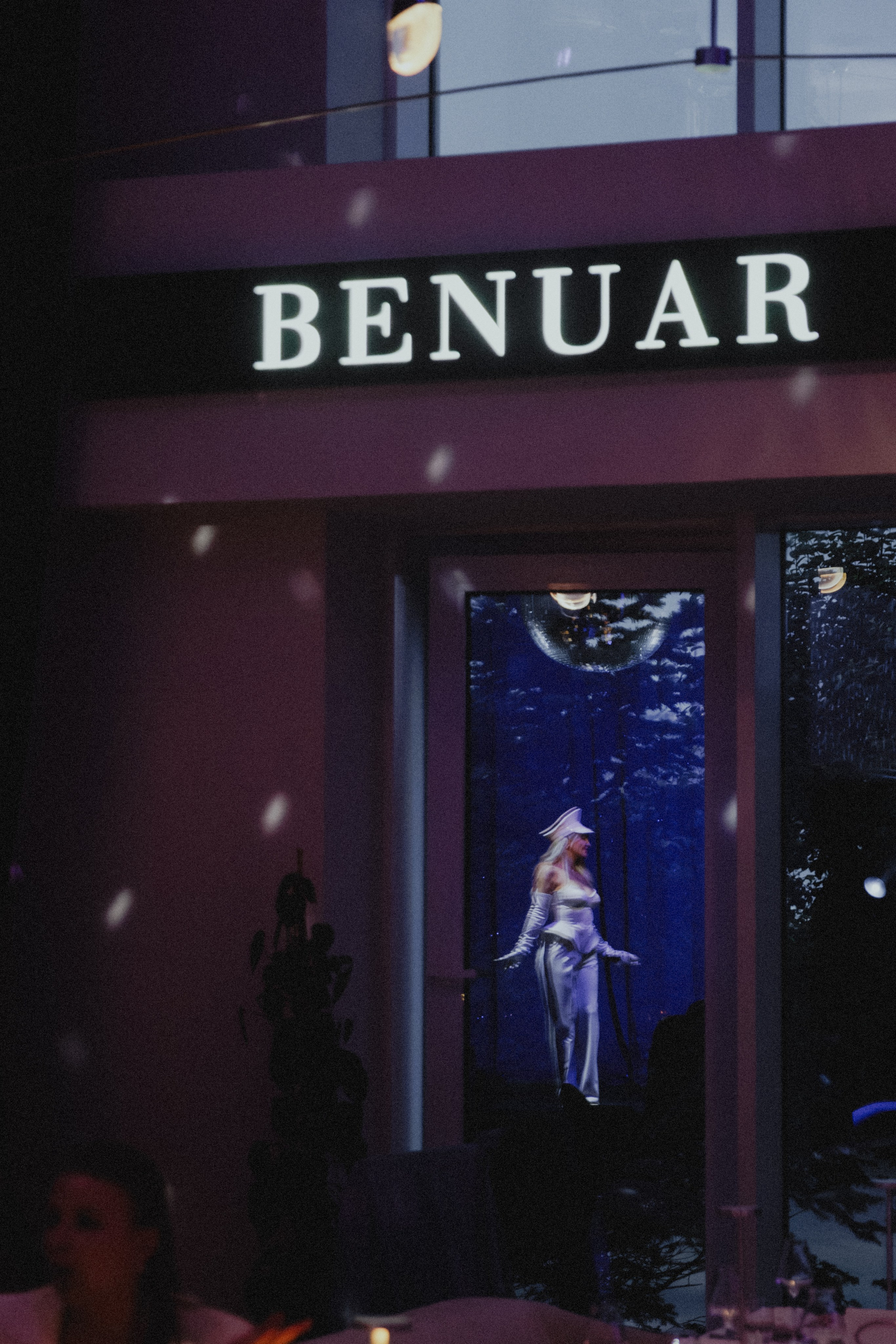 19 июня (пятница) премьера шоу-программы «Ривьера». BENUAR Restaurant