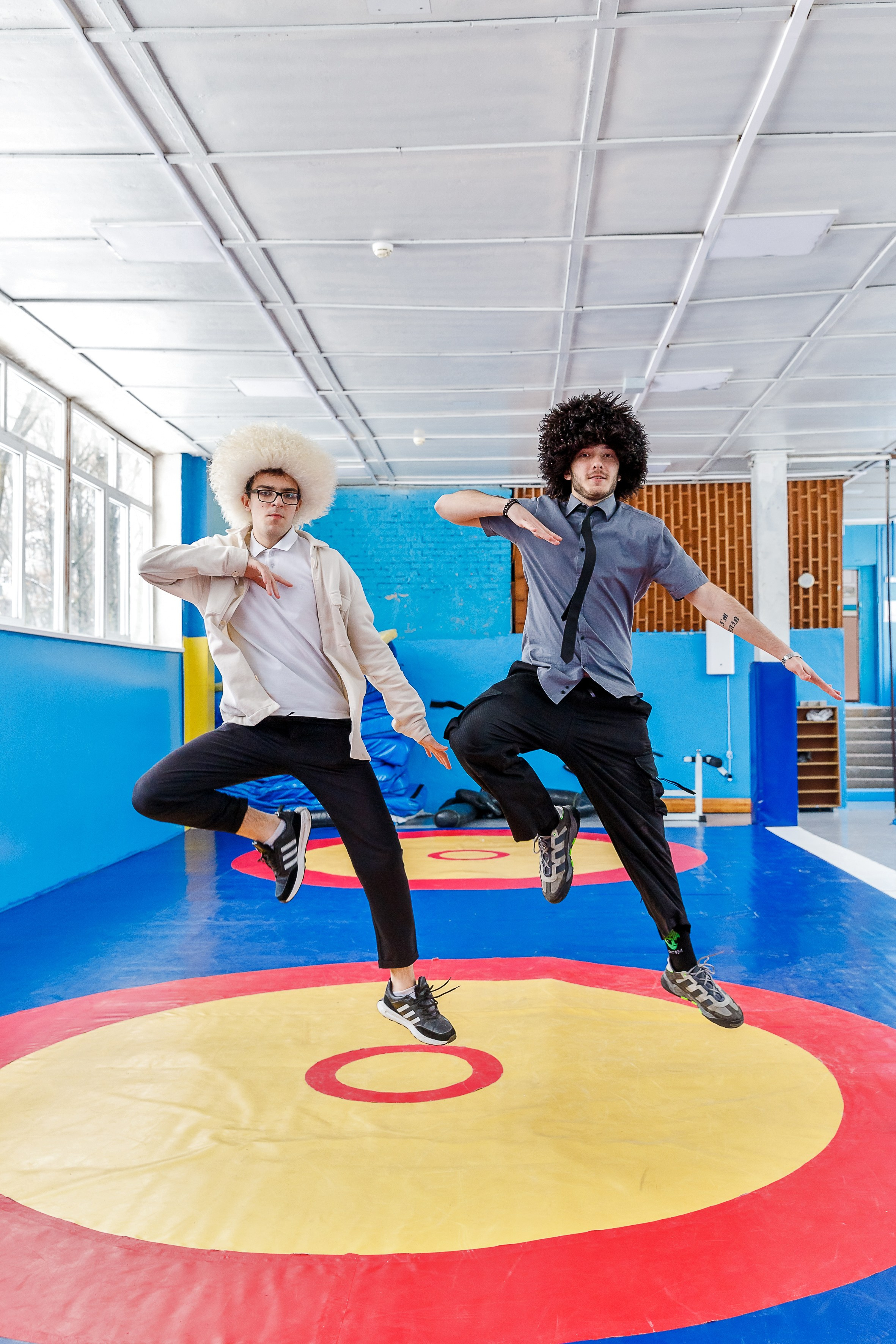 И В ШКОЛЕ ЕСТЬ ЖИЗНЬ. Марина Ушакова. Фотограф. Выпускные альбомы. г. Краснодар