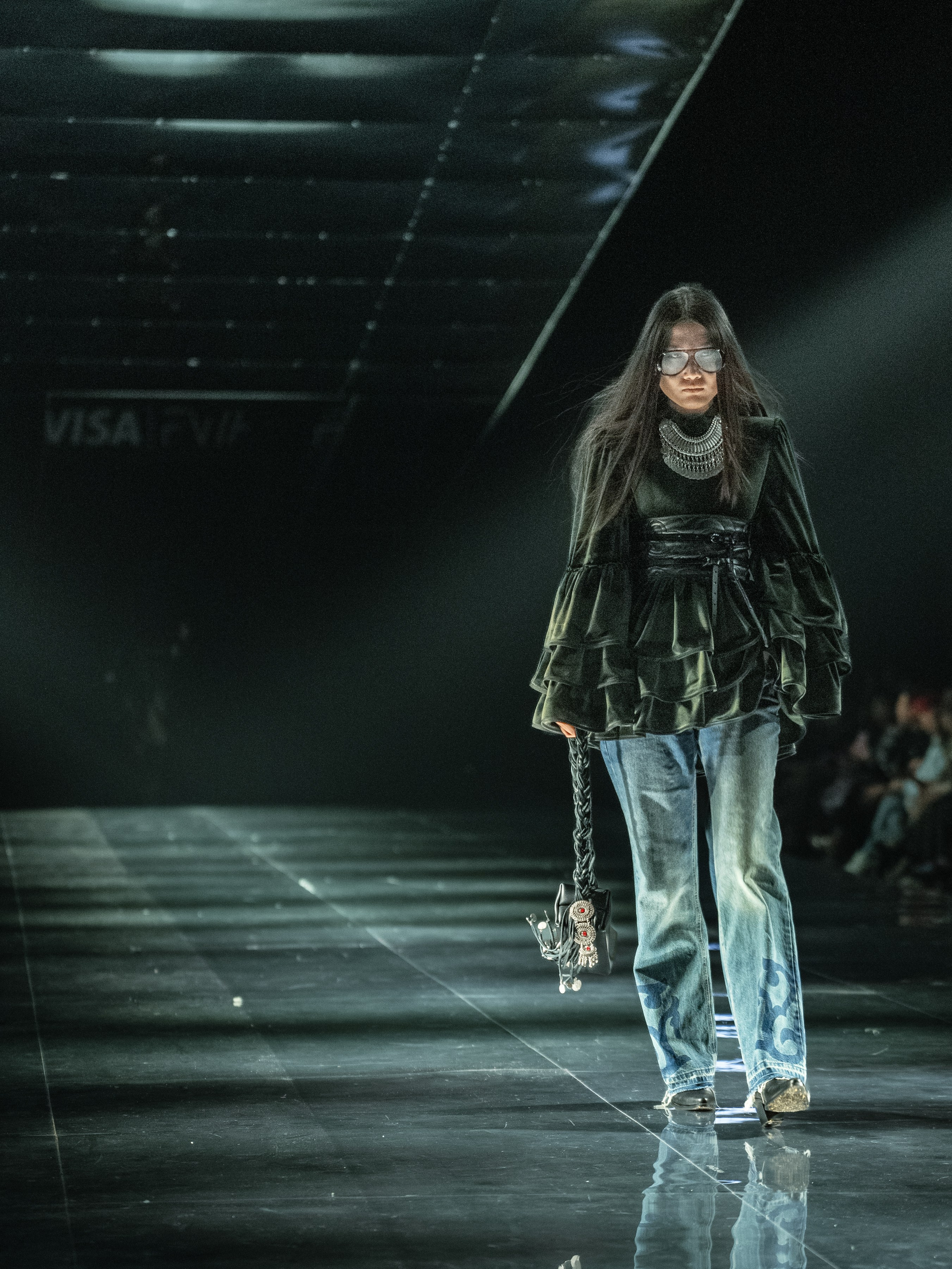 Visa Fashion Week Almaty Pre-Fall 2026 April Leonid Zherebtsov. Сайт Алматинского НЮ АРТ, будуар и фэшн фотографа Дениса Карпенко