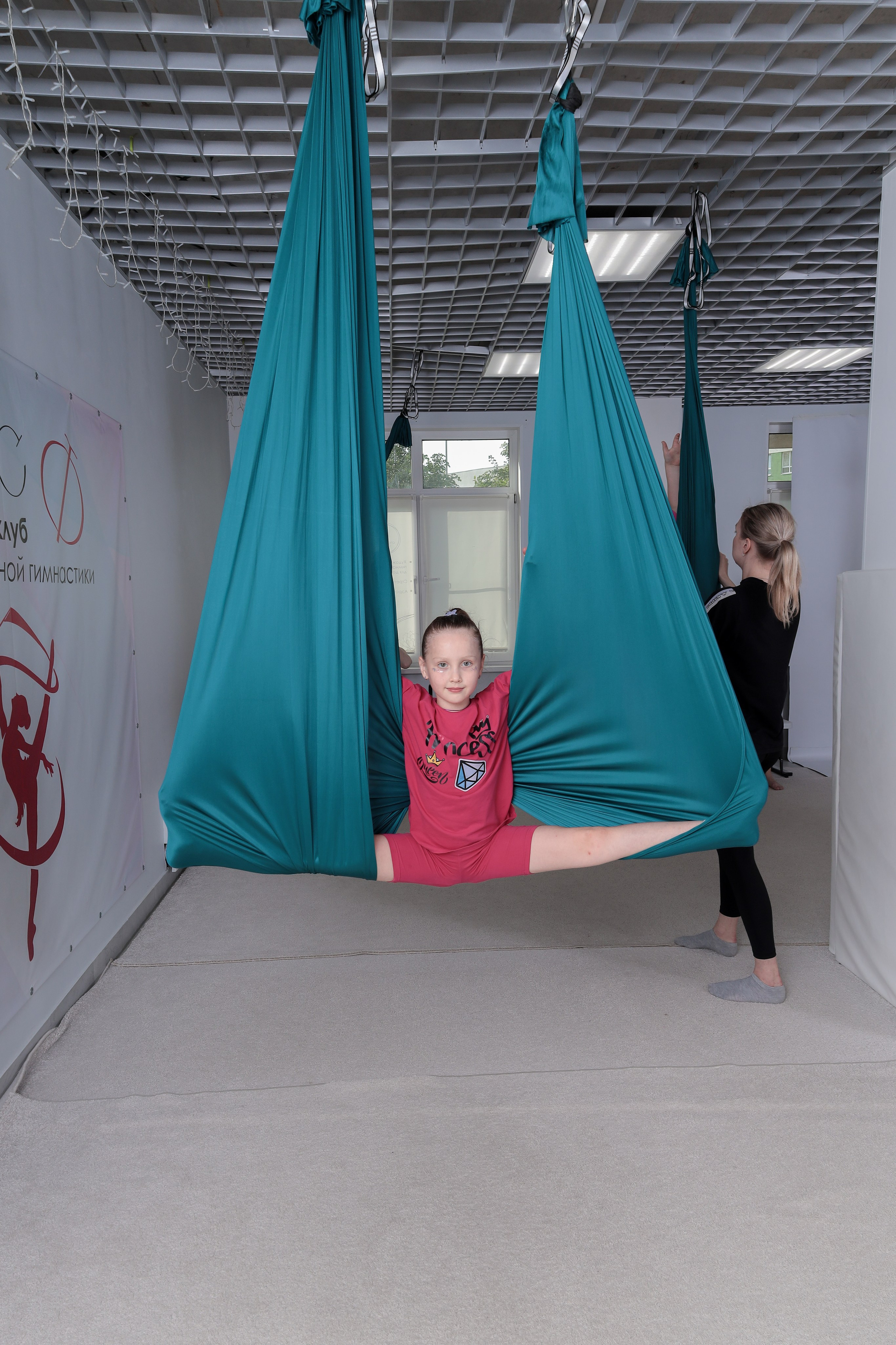 Детская аэройога. Фотограф Надршина Лилия