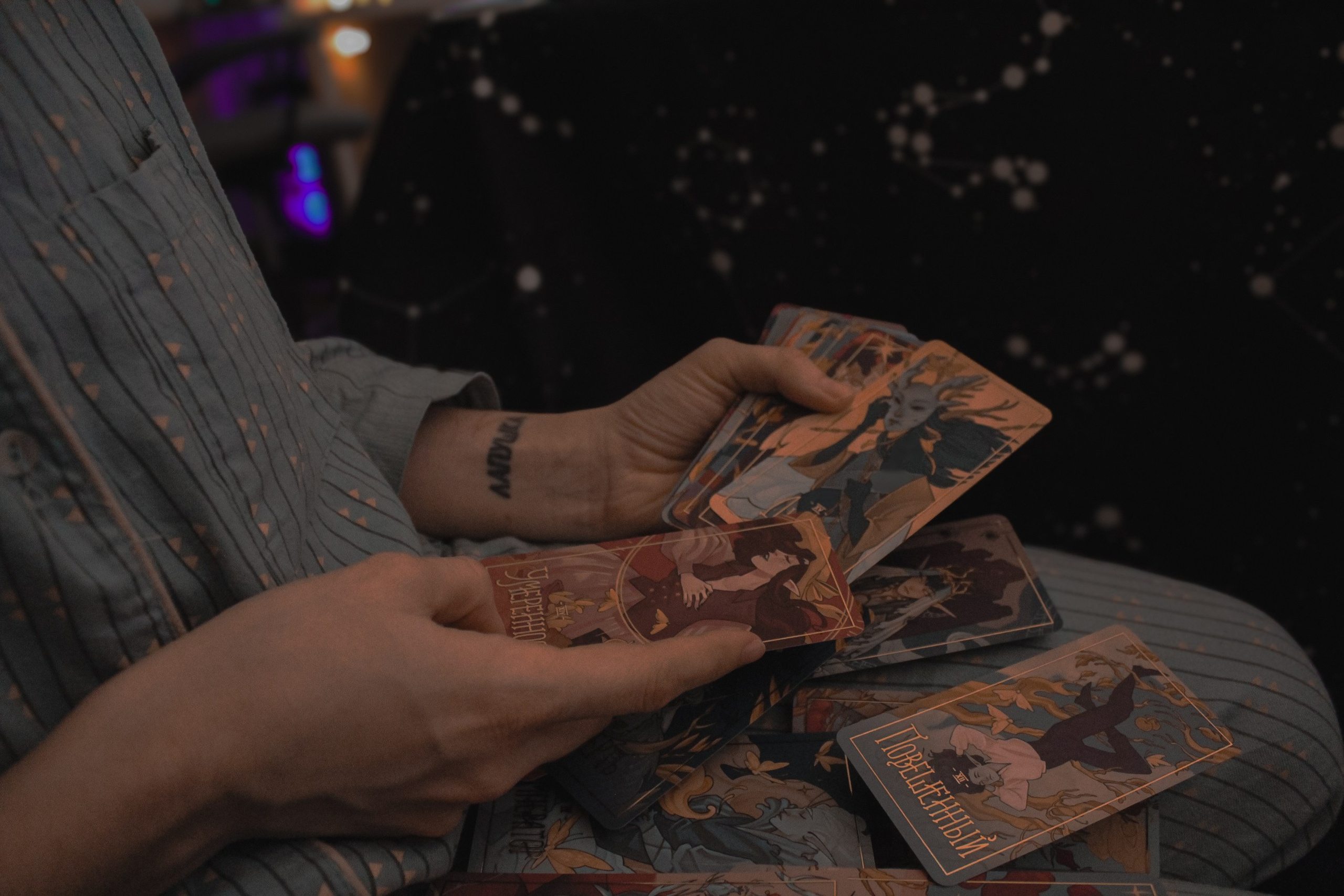 В помещении. Фотограф Москва, портрет, стрит, репортаж. Художественная фотосессия