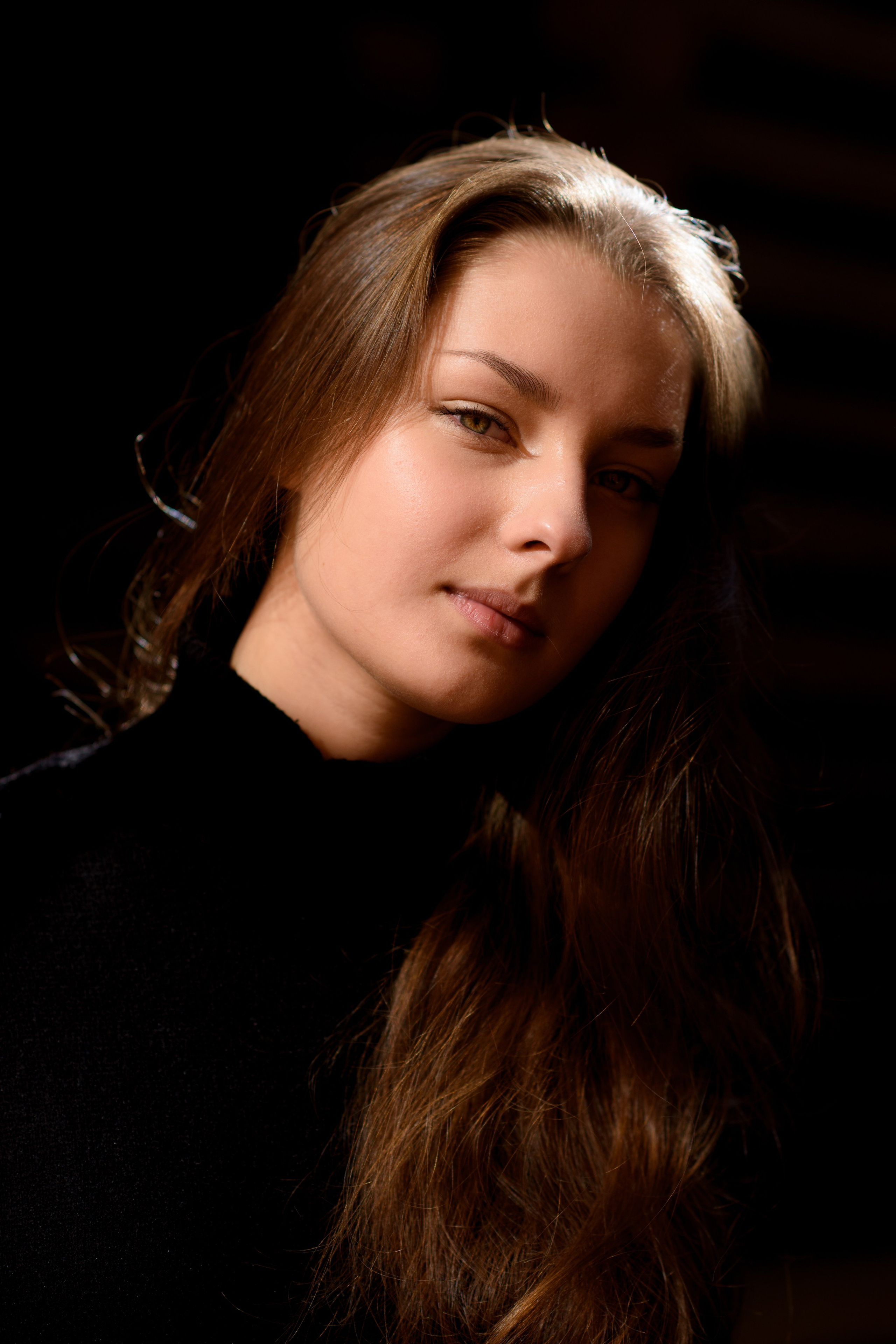 Фотосессия девочки подростка в Коломенском в темном ключе. Главная