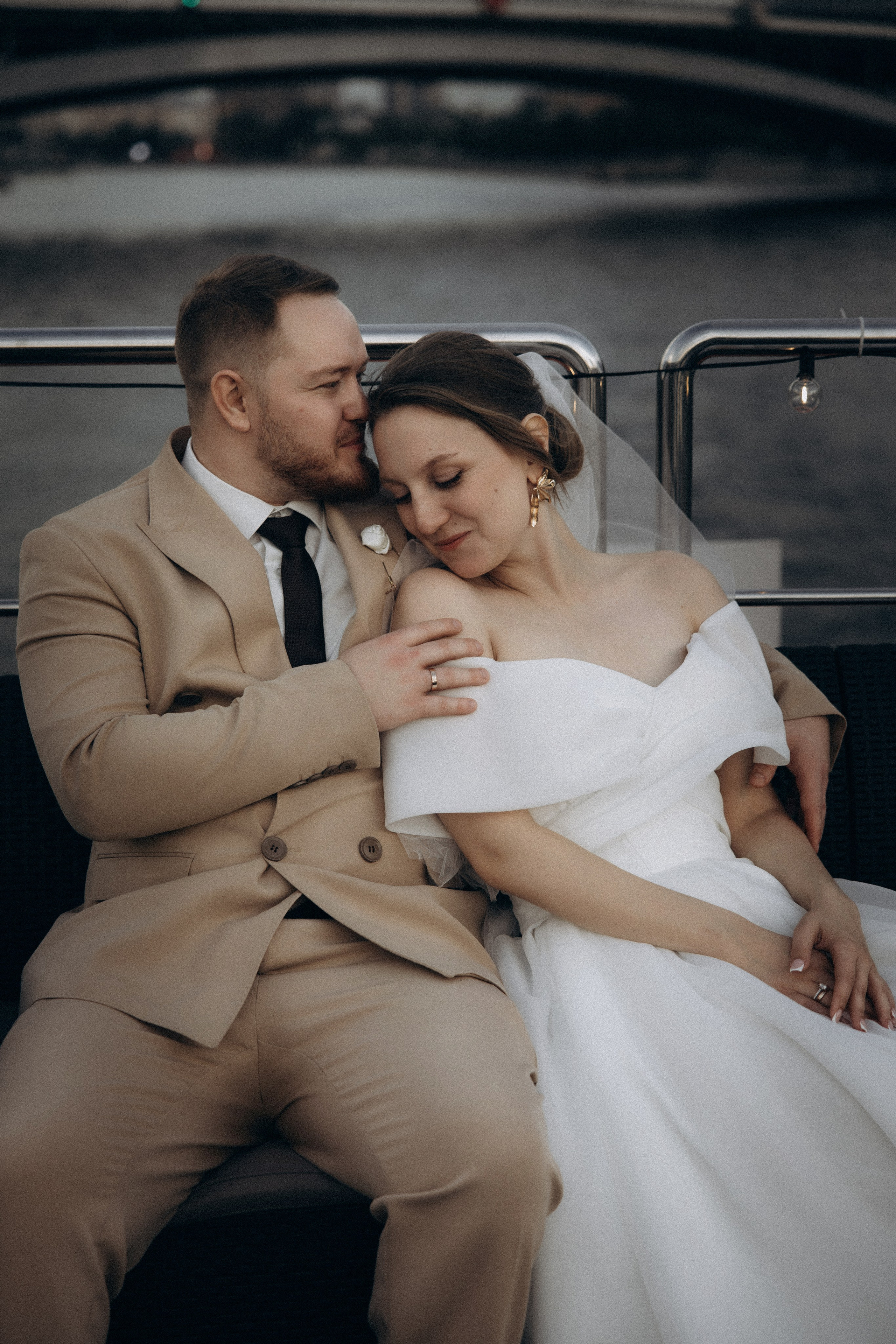 Утро невесты и свадебная фотосессия на теплоходе по Москве-реке