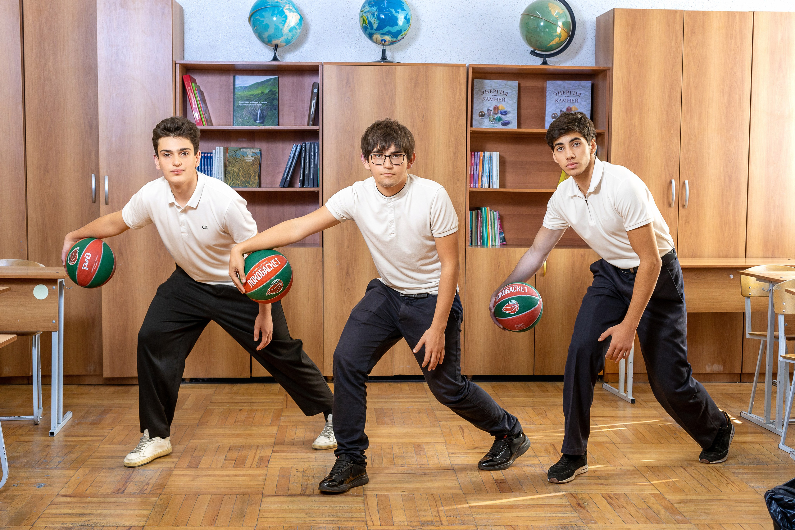 В школе. Выпускные альбомы Майкоп, Краснодар Елена Золотарева