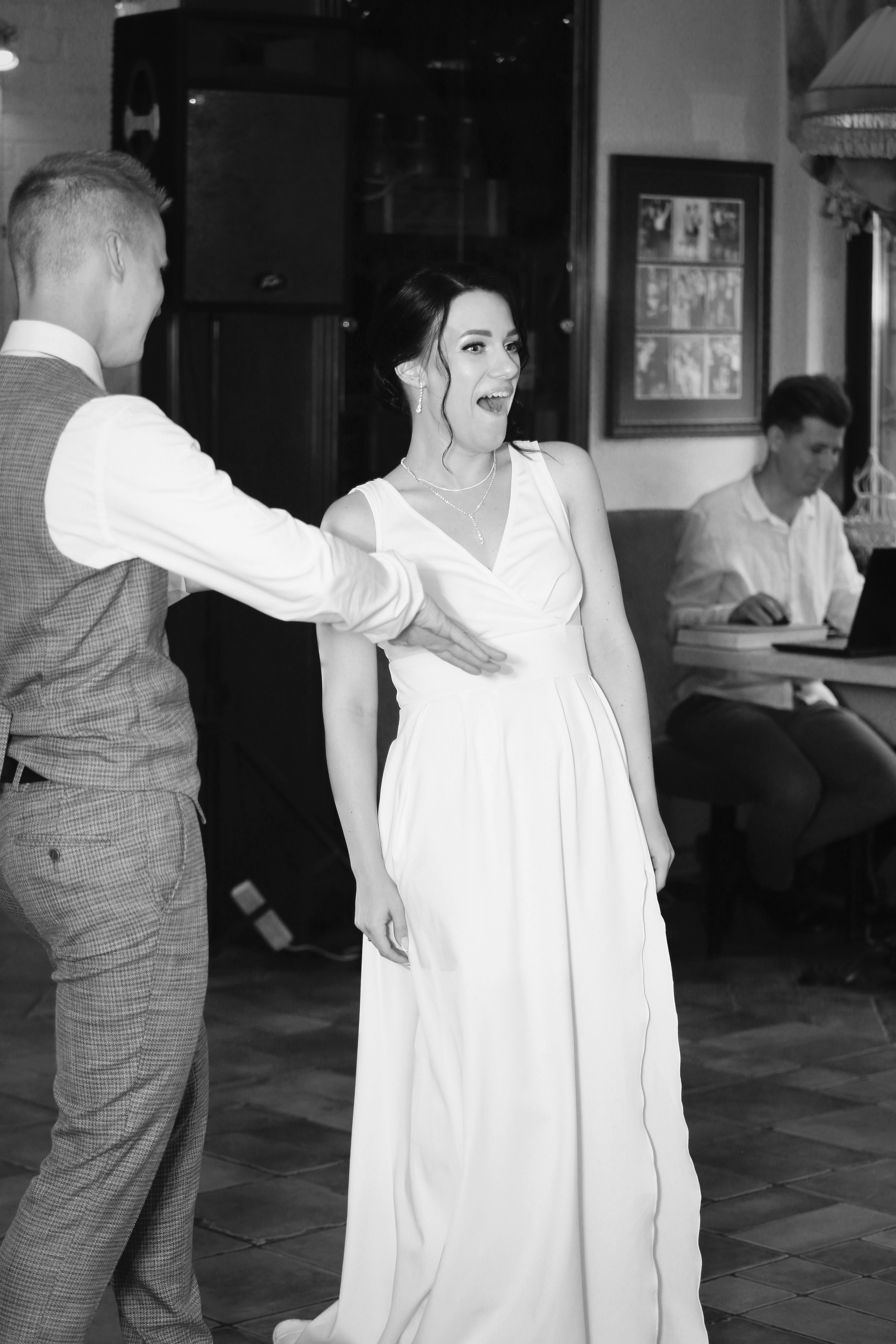 Съемка пары в отеле, на природе, в городе. Свадебный и репортажный фотограф в Ярославле и Санкт-Петербурге Роман Микрюков