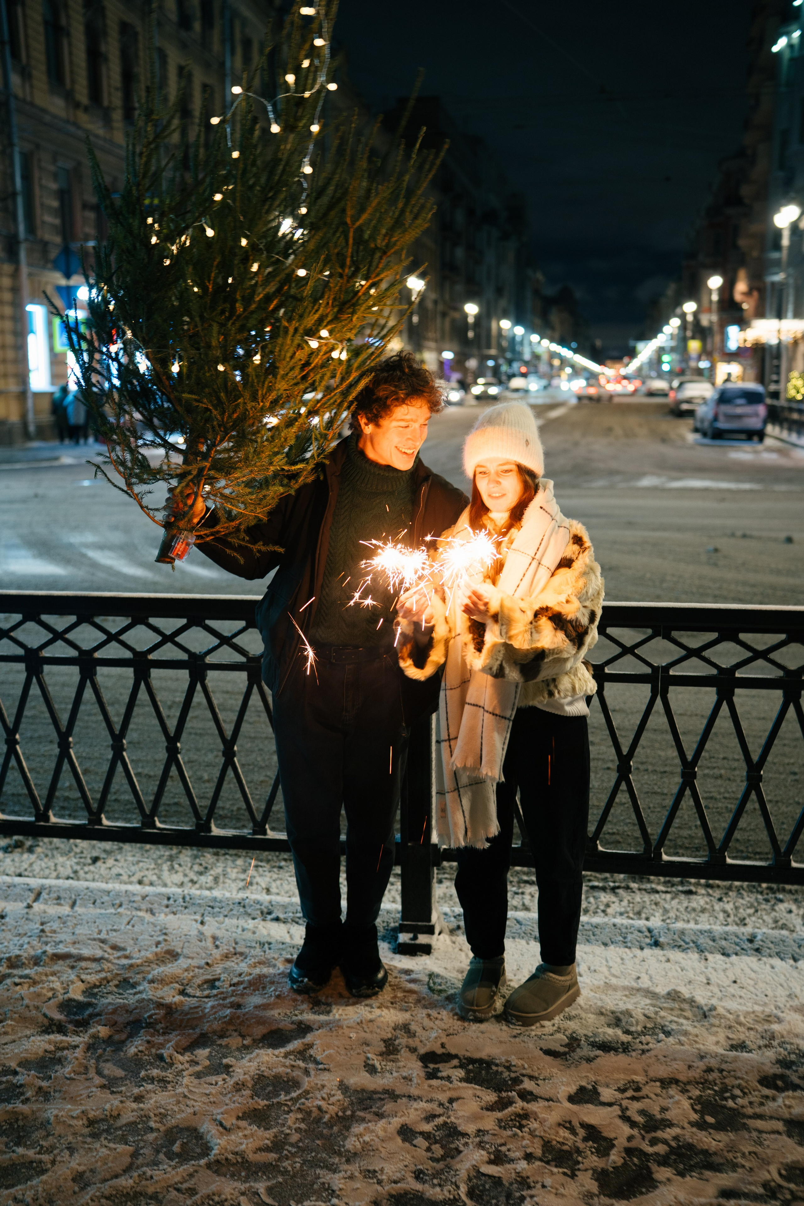 НОВОГОДНЯЯ ПРОГУЛКА ПАРЫ ПО ЧЕРНЫШЕВСКОЙ ПЕРЕД НОВЫМ ГОДОМ. Профессиональный фотограф, Санкт-Петербург — Виктория Богомолова