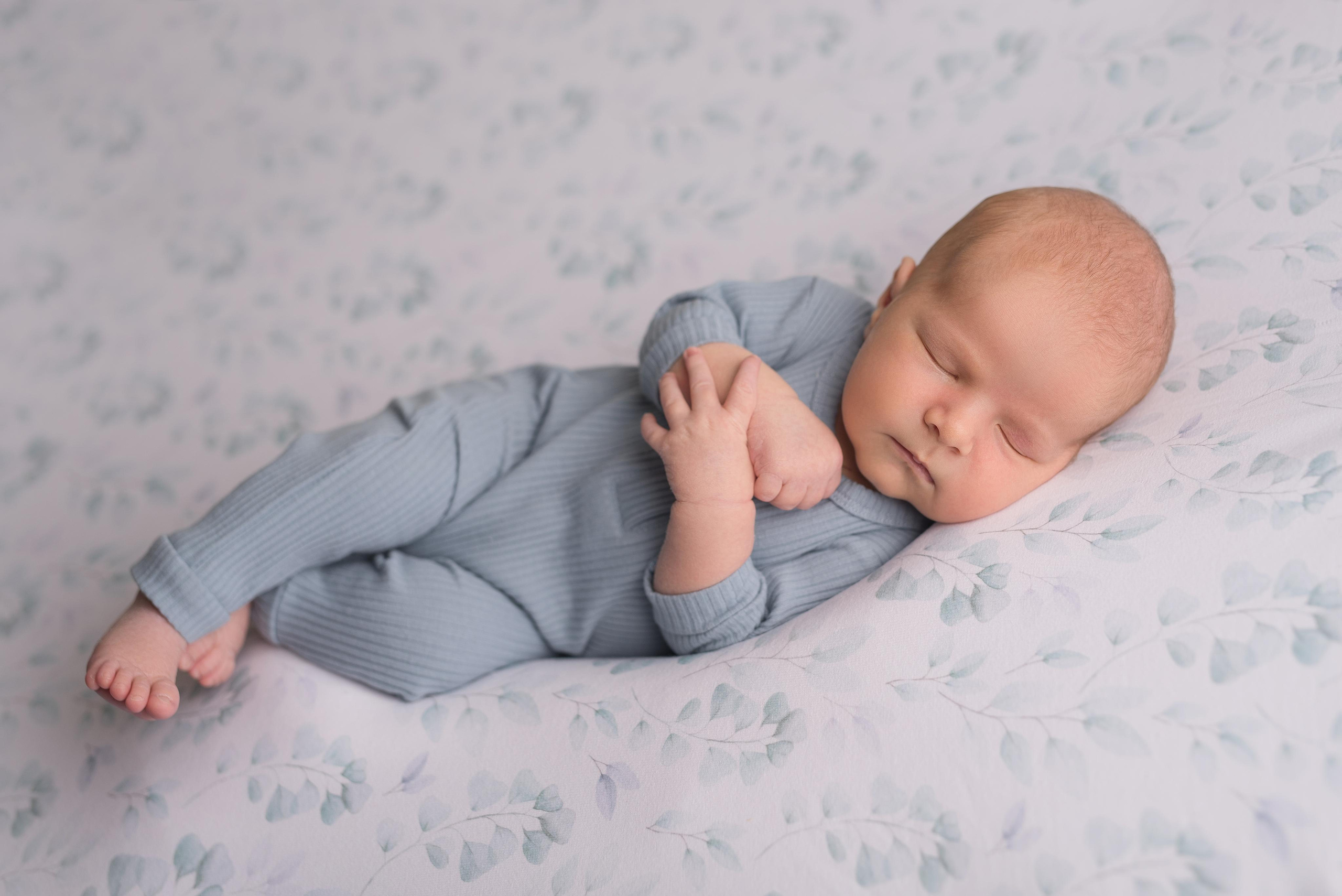 Тарас, 9 дней. Фотограф новорожденных и детский фотограф в Екатеринбурге Ксени