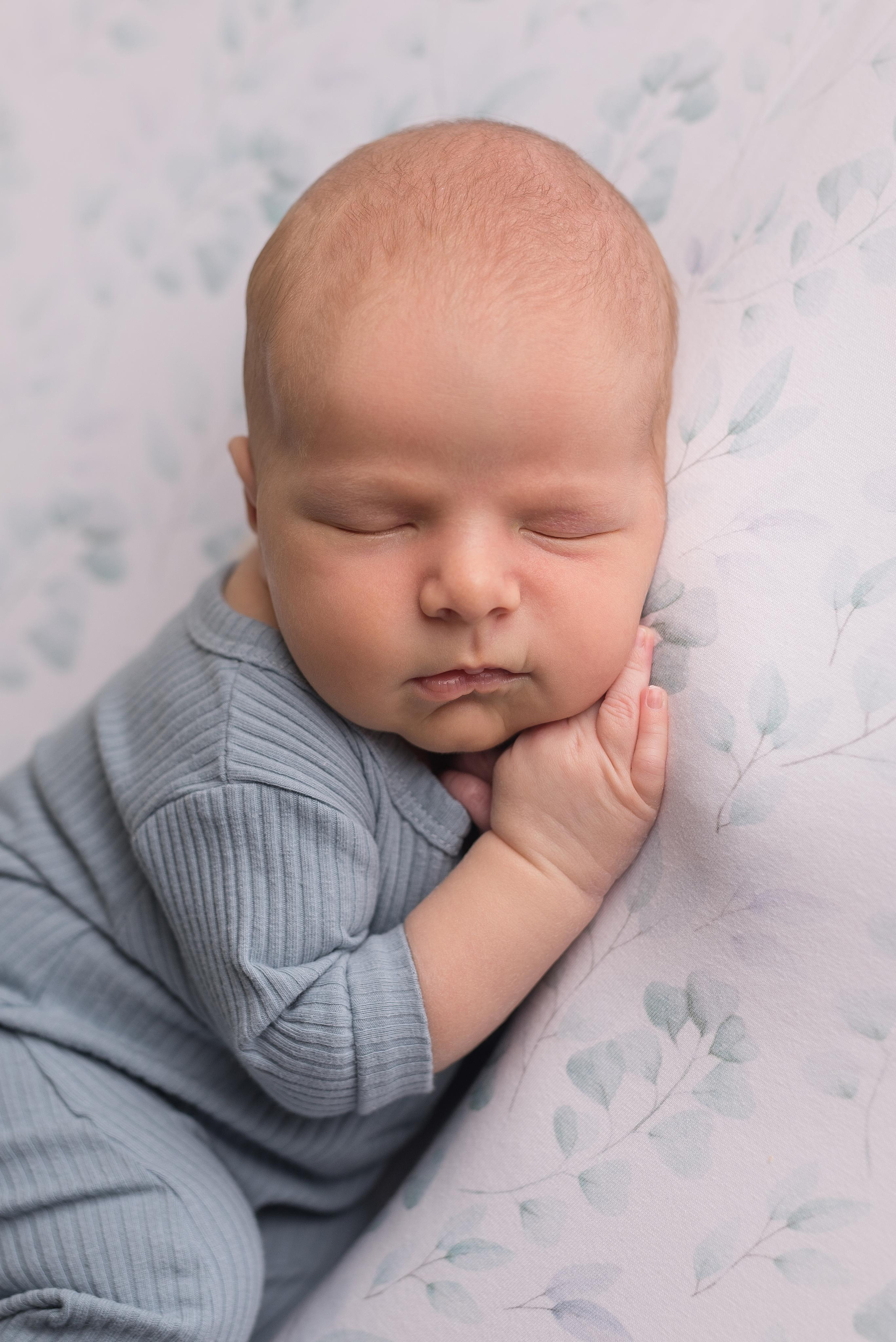 Тарас, 9 дней. Фотограф новорожденных и детский фотограф в Екатеринбурге Ксени
