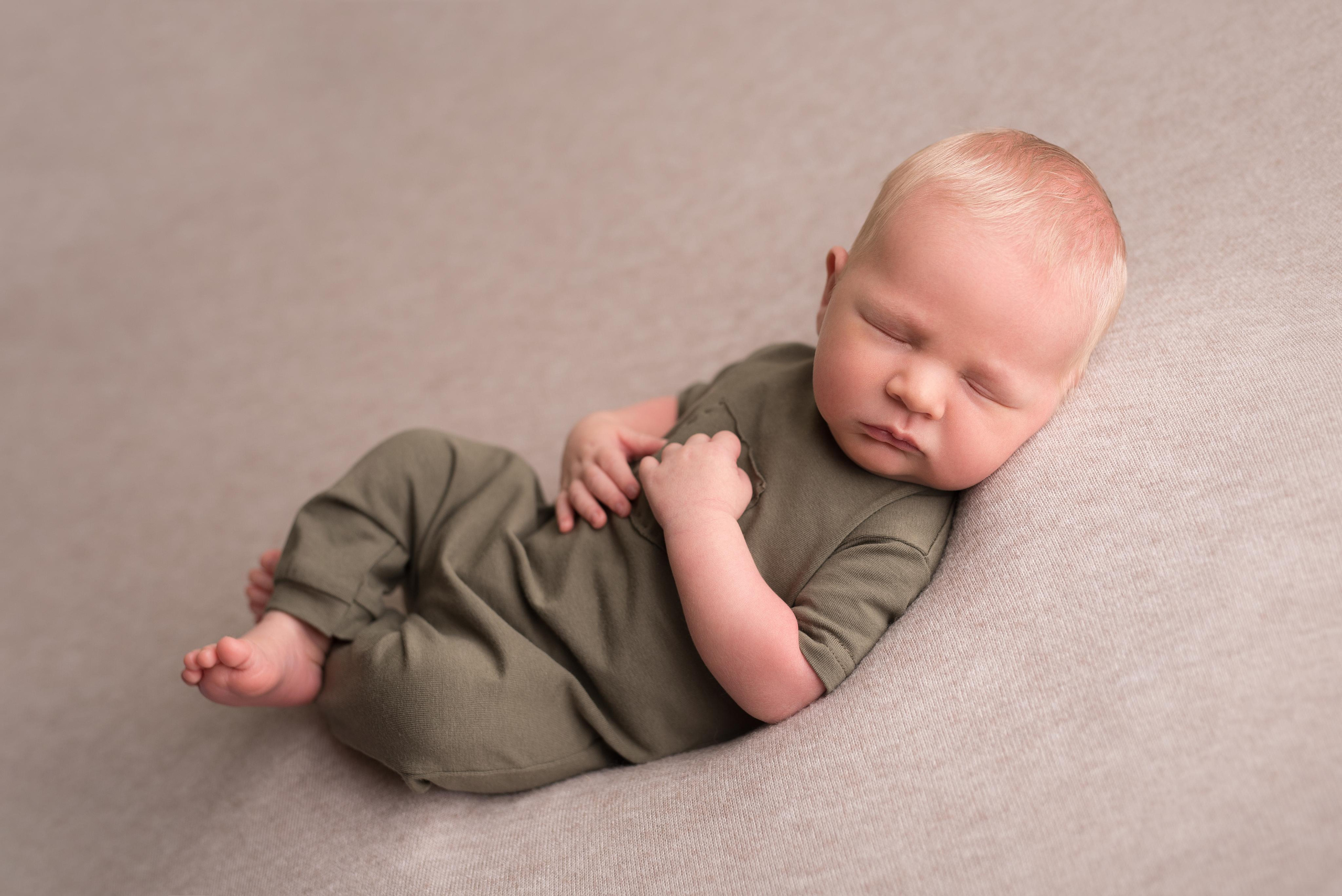 Миша, 10 дней. Фотограф новорожденных и детский фотограф в Екатеринбурге Ксени