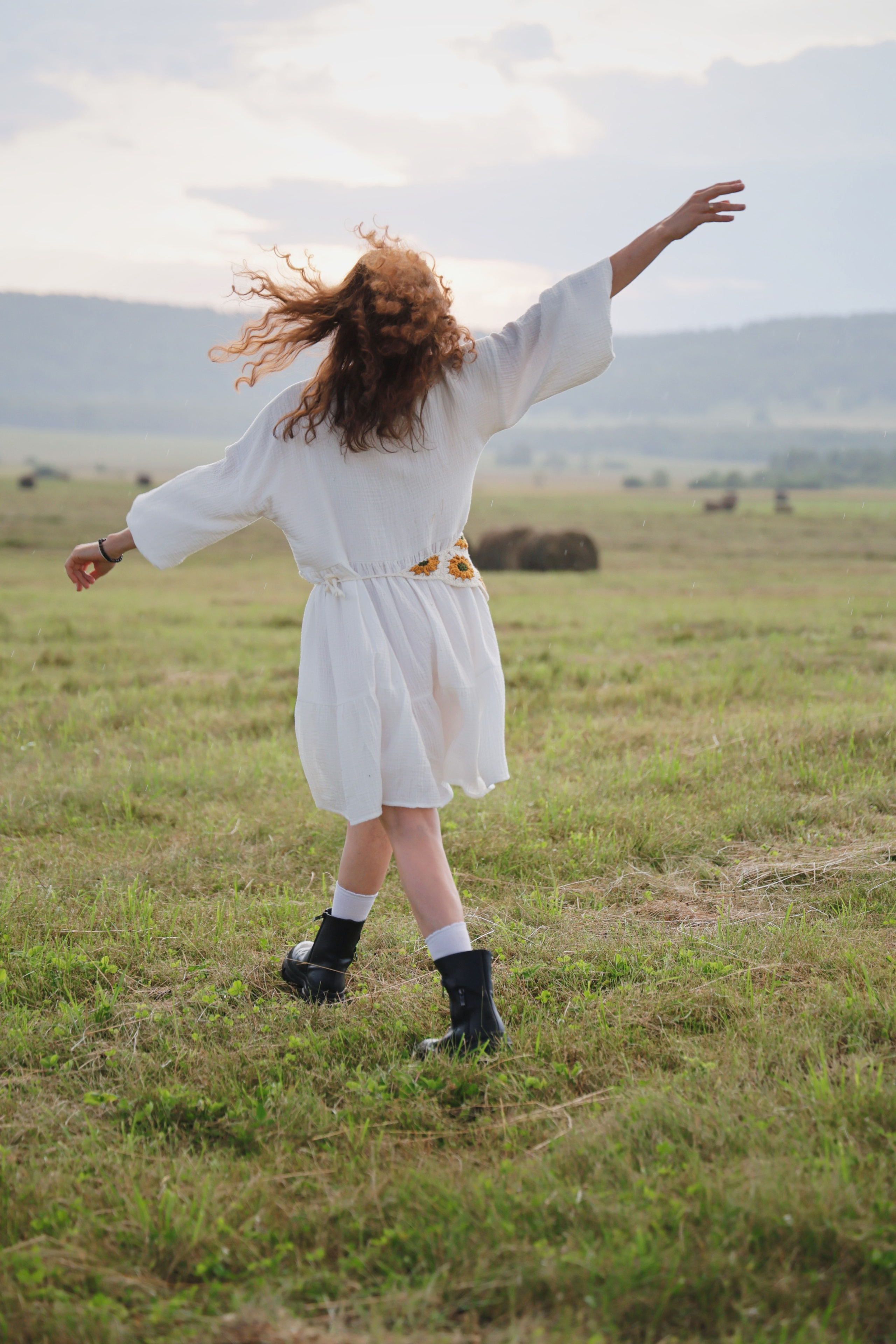 Три девицы на сене). Фотограф Марсель Батыршин
