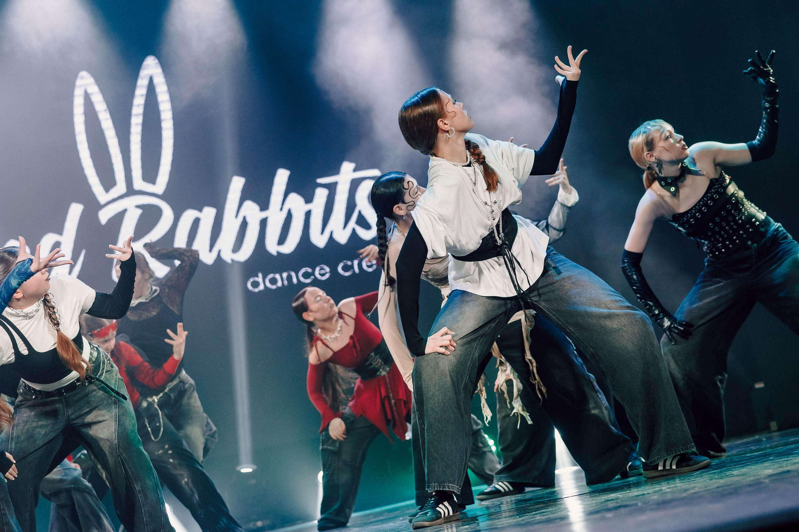 Отчётный концерт танцевальной школы «Red Rabbits» 2025. Лёшка Варзегов — фотограф