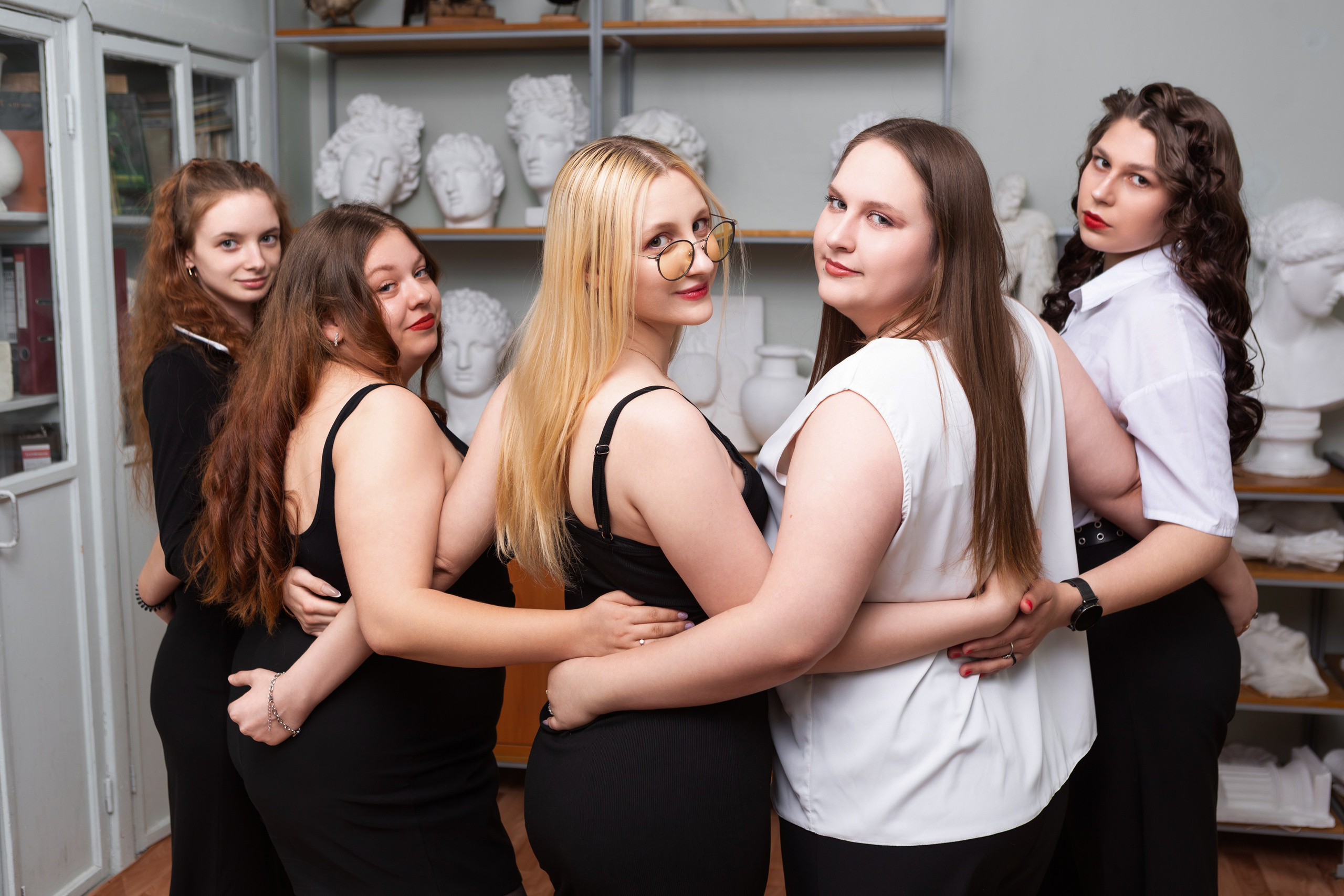 ФОТОСЕССИЯ В АУДИТОРИИ ДЛЯ БУДУЩИХ УЧИТЕЛЕЙ — выпускников Чернского профессионально-педагогического колледжа. ТВОЙ АЛЬБОМ / ТВОИ ПРАВИЛА