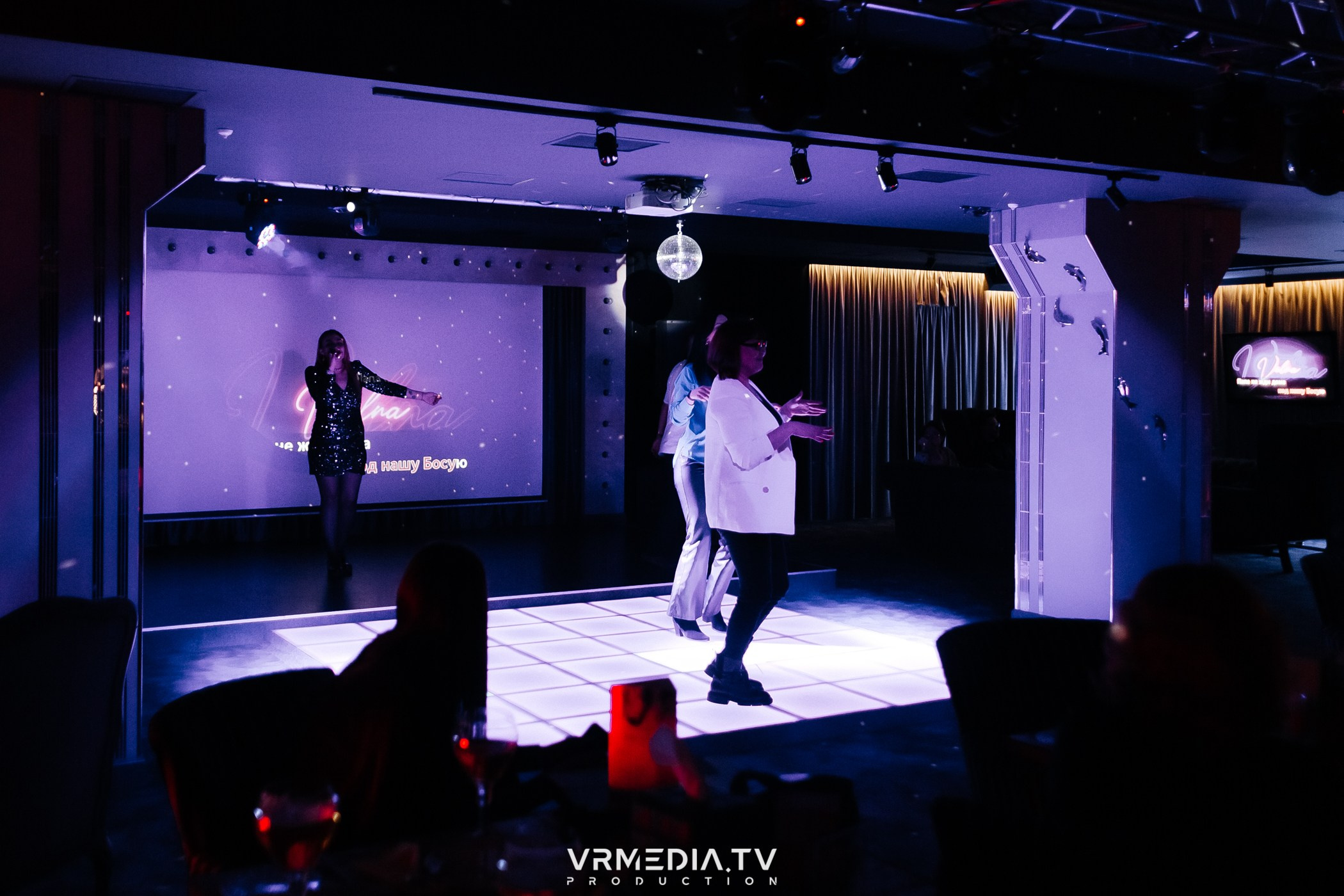 ЗИМА ХОЛОДА в караоке-баре «Volna»