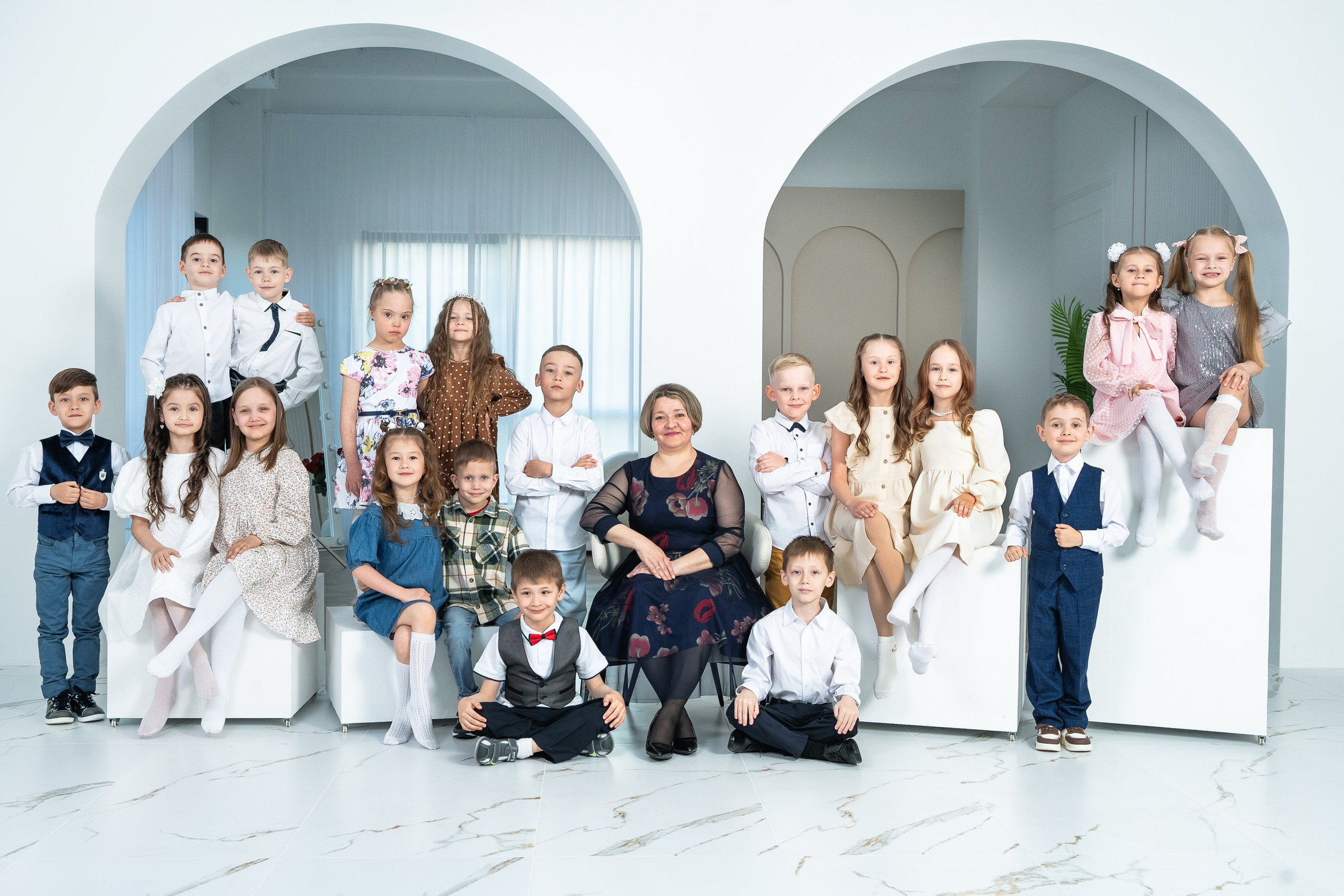 Выпускная фотосессия в фотостудии. Выпускные альбомы Нижнекамск Набережные Челны Фотостудия Небо