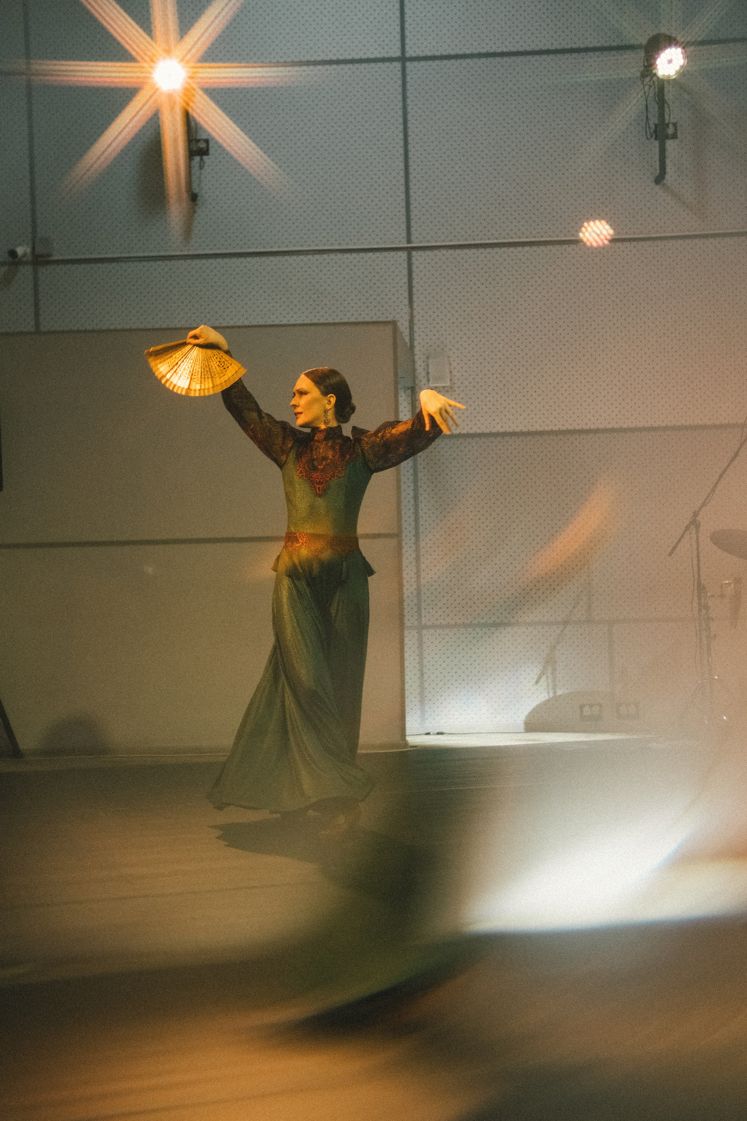 Спектакль «Mujeres» («Женщины»), студия фламенко Tierra del Sol. Анна Демидова — фотография для жизни и бизнеса в Абакане