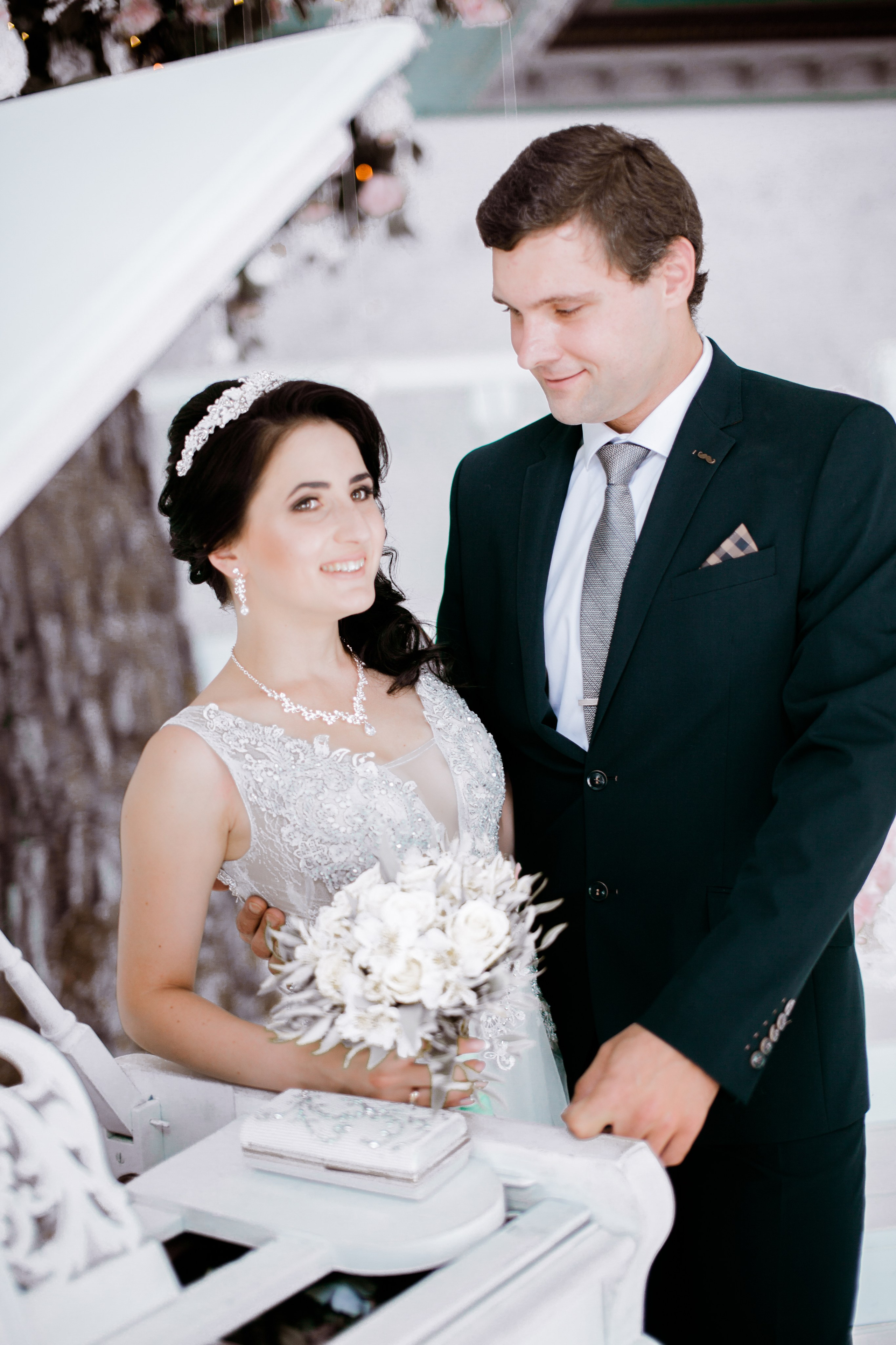 Свадебная фотосессия на улицах Нижнего Новгорода. Фотограф на крещение и венчание в Нижнем Новгороде.Свадебный Фотограф