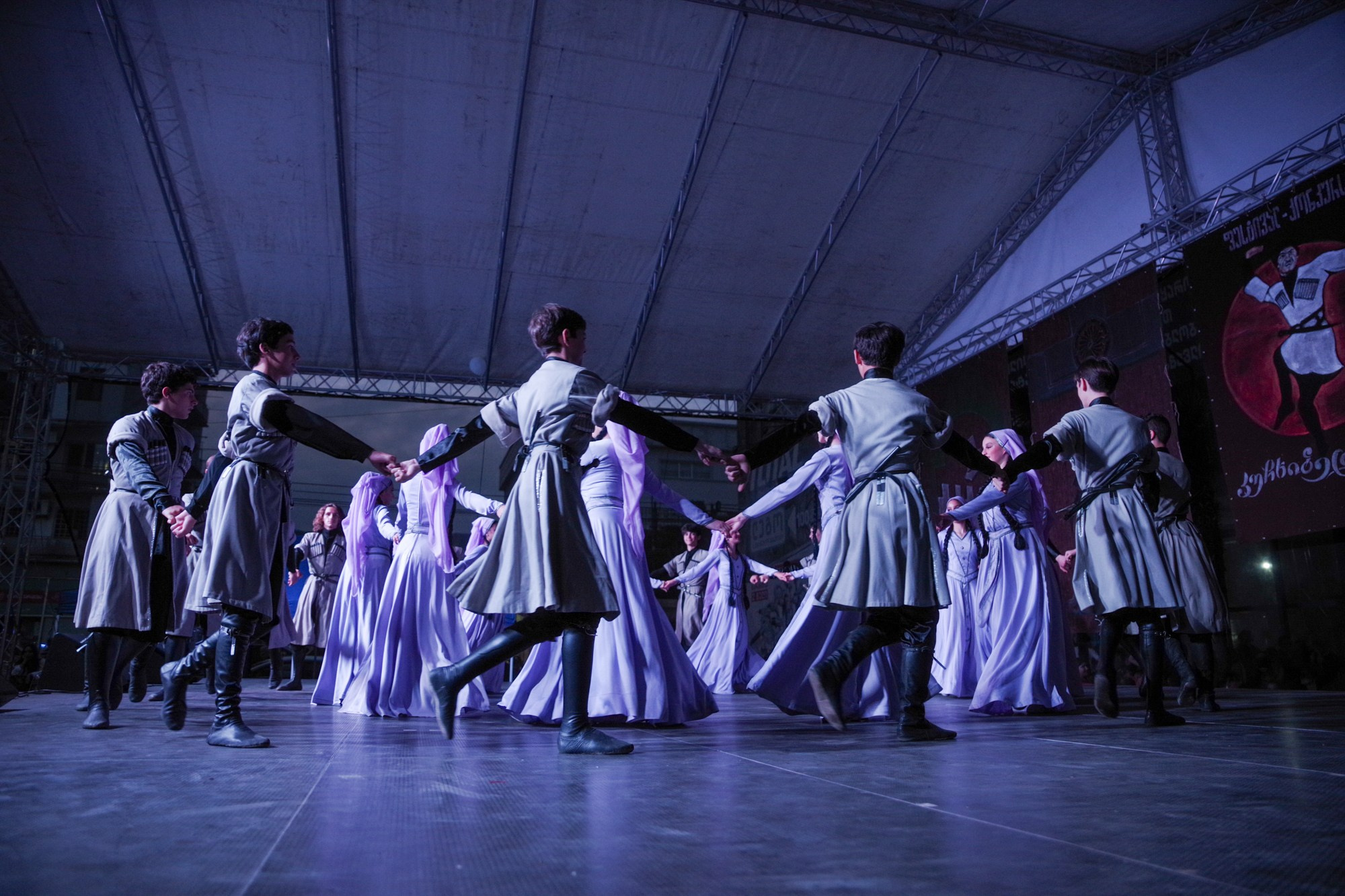 Грузинский танец. Портретный фотограф Денис Милютин