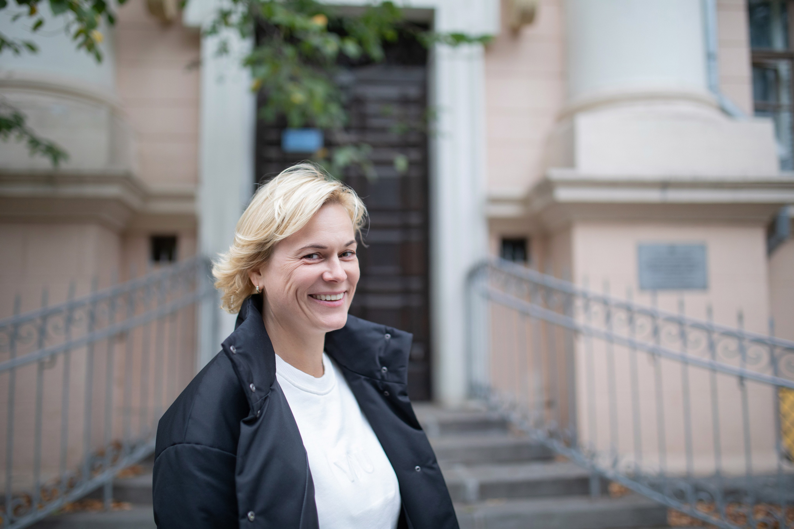 В городской локации. Алёна Орлова Портретный фотограф Москва