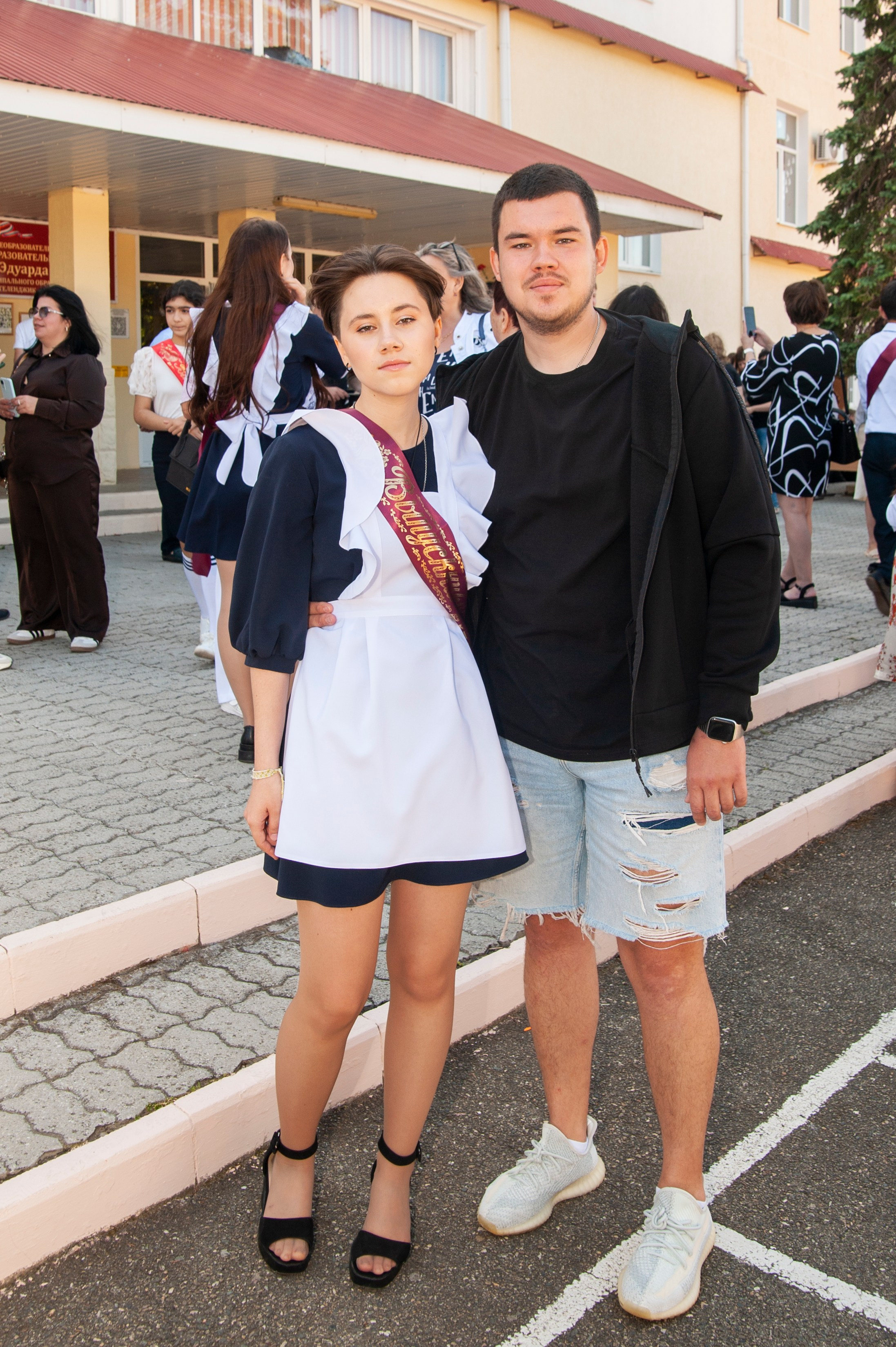 Последний Звонок МАОУ СОШ № 17 им. Эдуарда Есаяна — Архипо-Осиповка. Свадебный и семейный фотограф Денис Лукьянов в Краснодаре, Краснодарском крае и Республике Крым