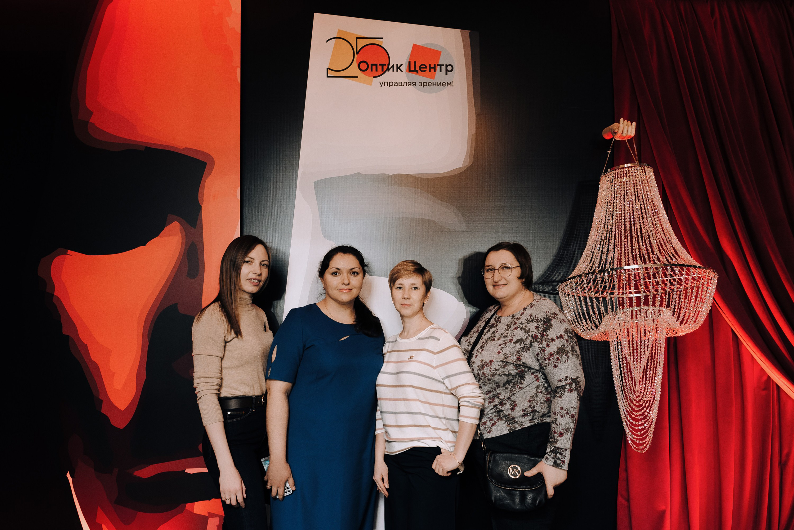 СПЕКТАКЛЬ «ВОЛШЕБНЫЕ ОЧКИ» ОПТИК-ЦЕНТР. Репортажный фотограф Зуев Роман г. Челябинск