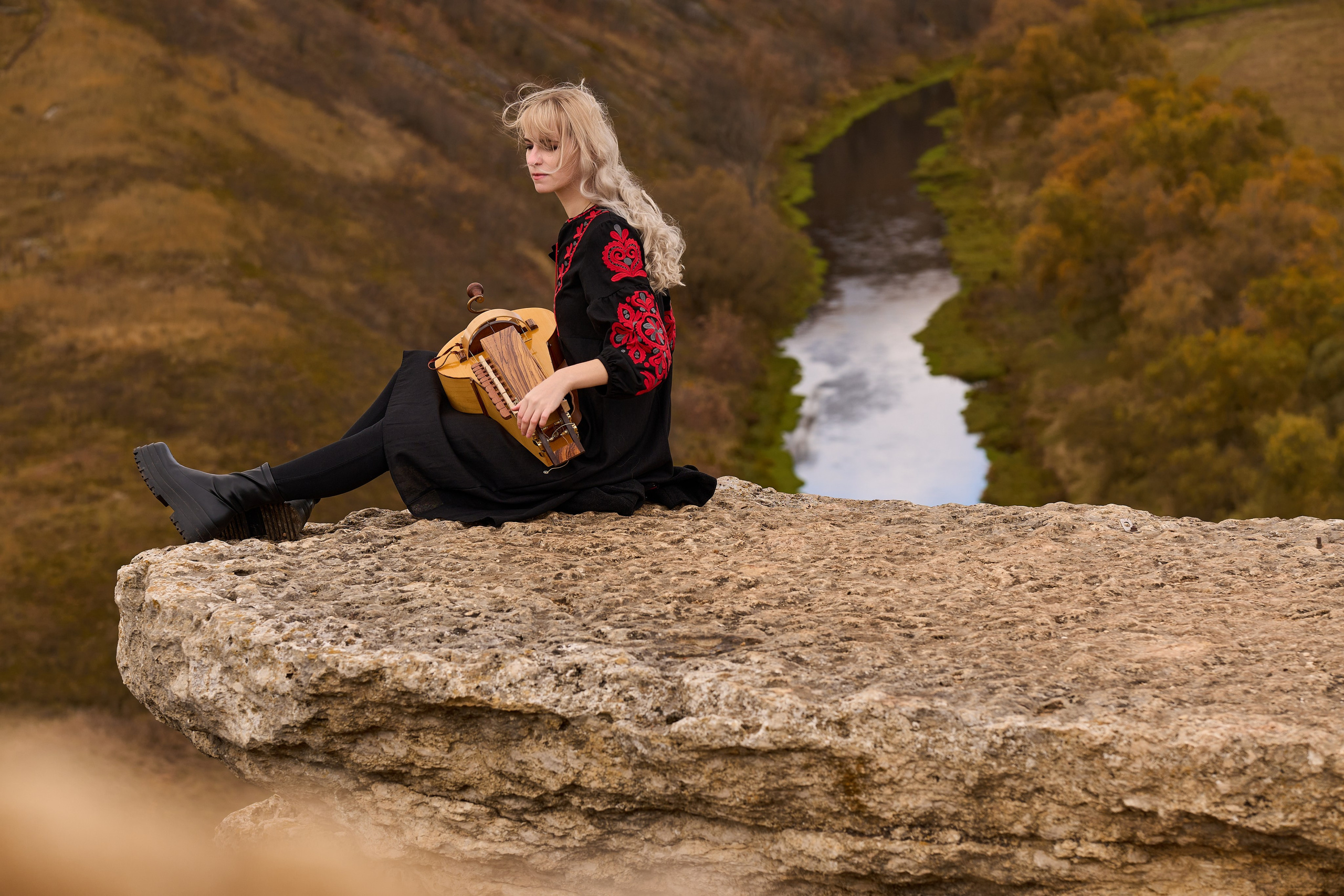 Мария и лира. Фотографирует красивое Денис Горностаев