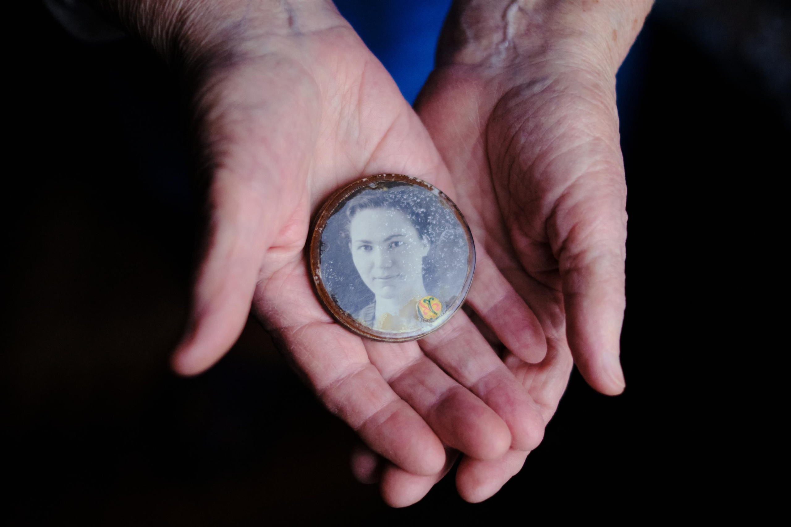 Обратная сторона медальона