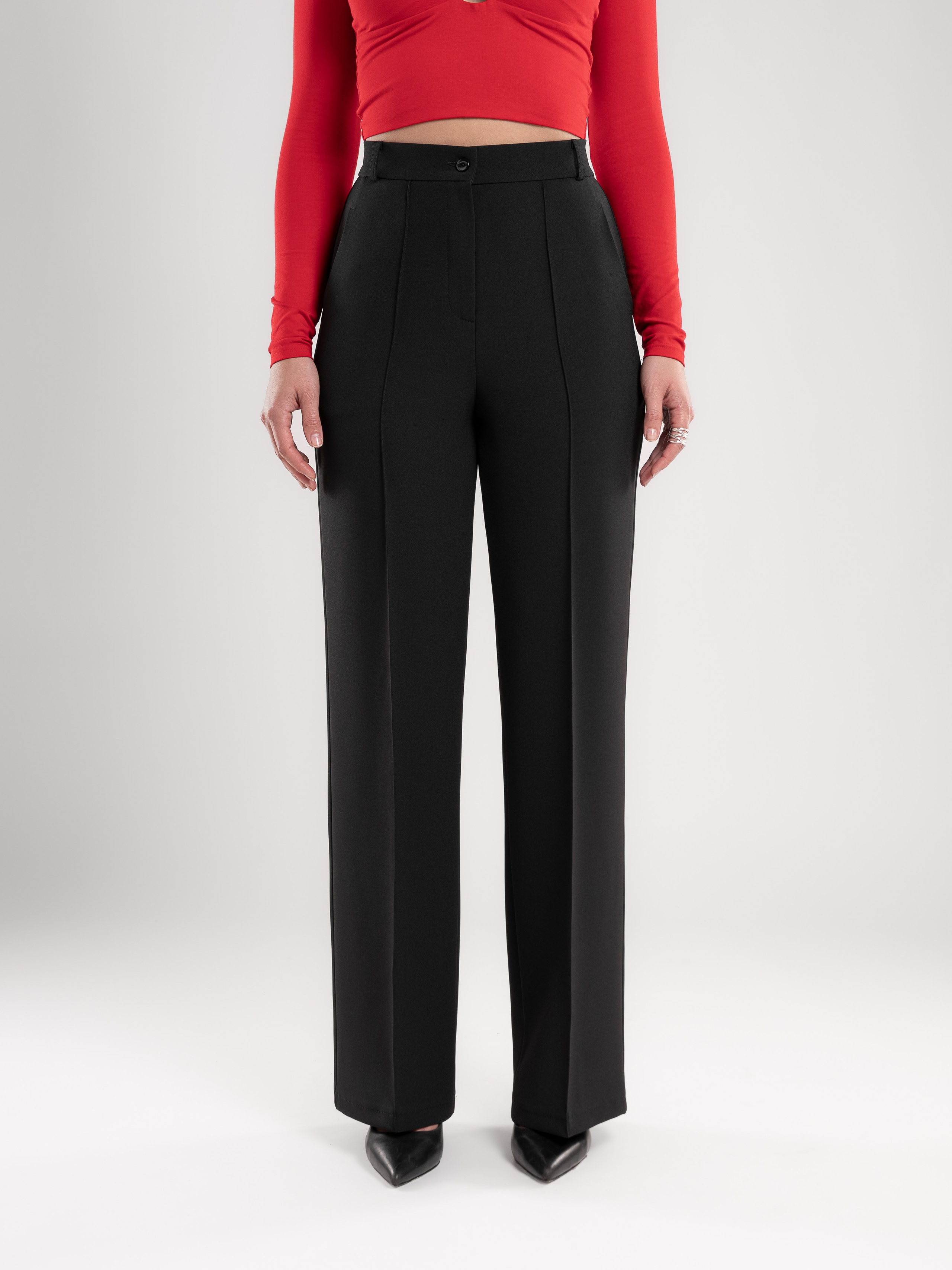 Классические брюки+серый фон. Предметный фотограф, фото для маркетплейсов Пятигорск, КМВ