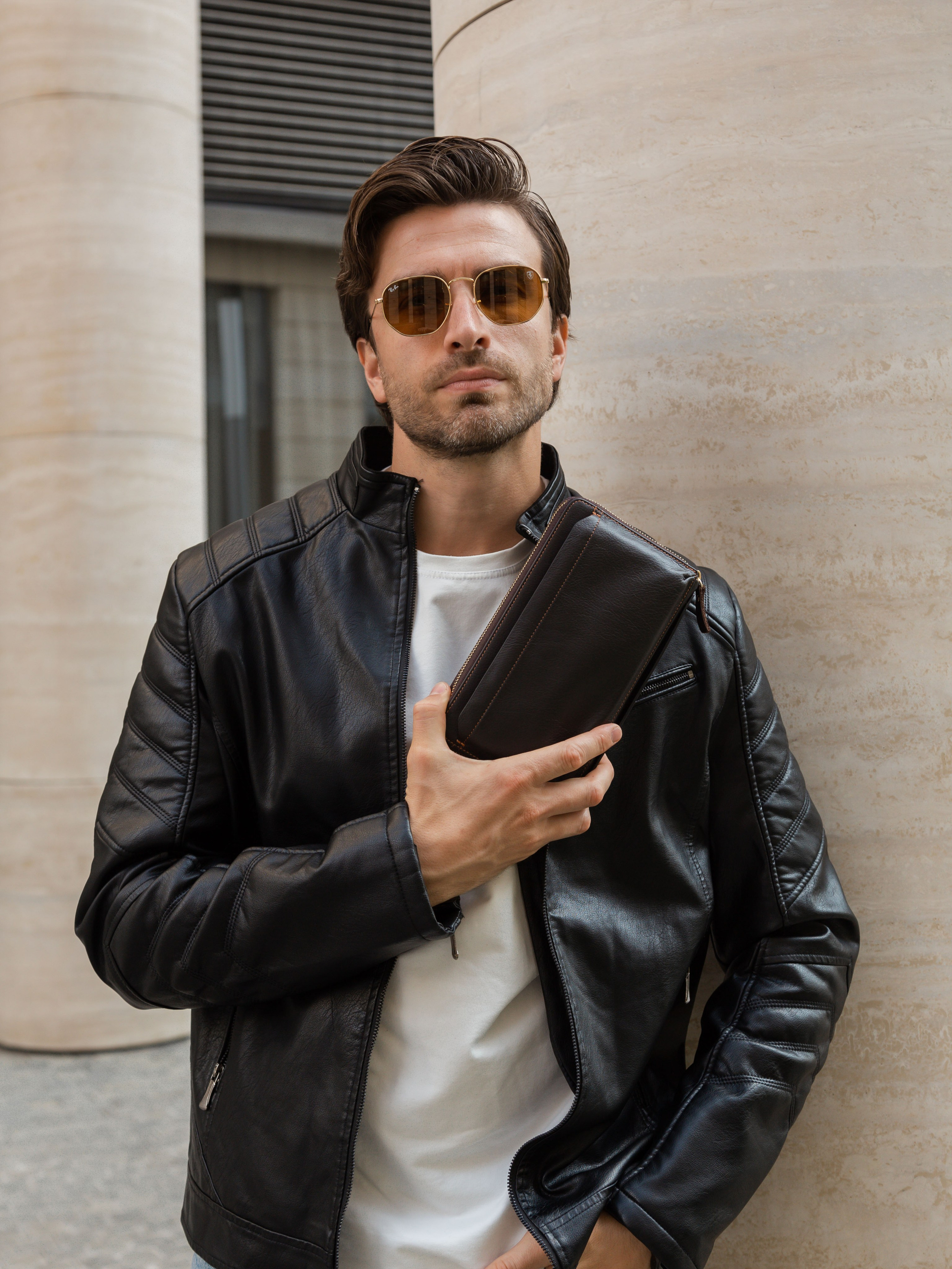 Коммерческая фотосессия мужских сумок для маркетплейсов и социальных сетей. Fashion фотограф в Санкт-Петербурге Савинова Ирина