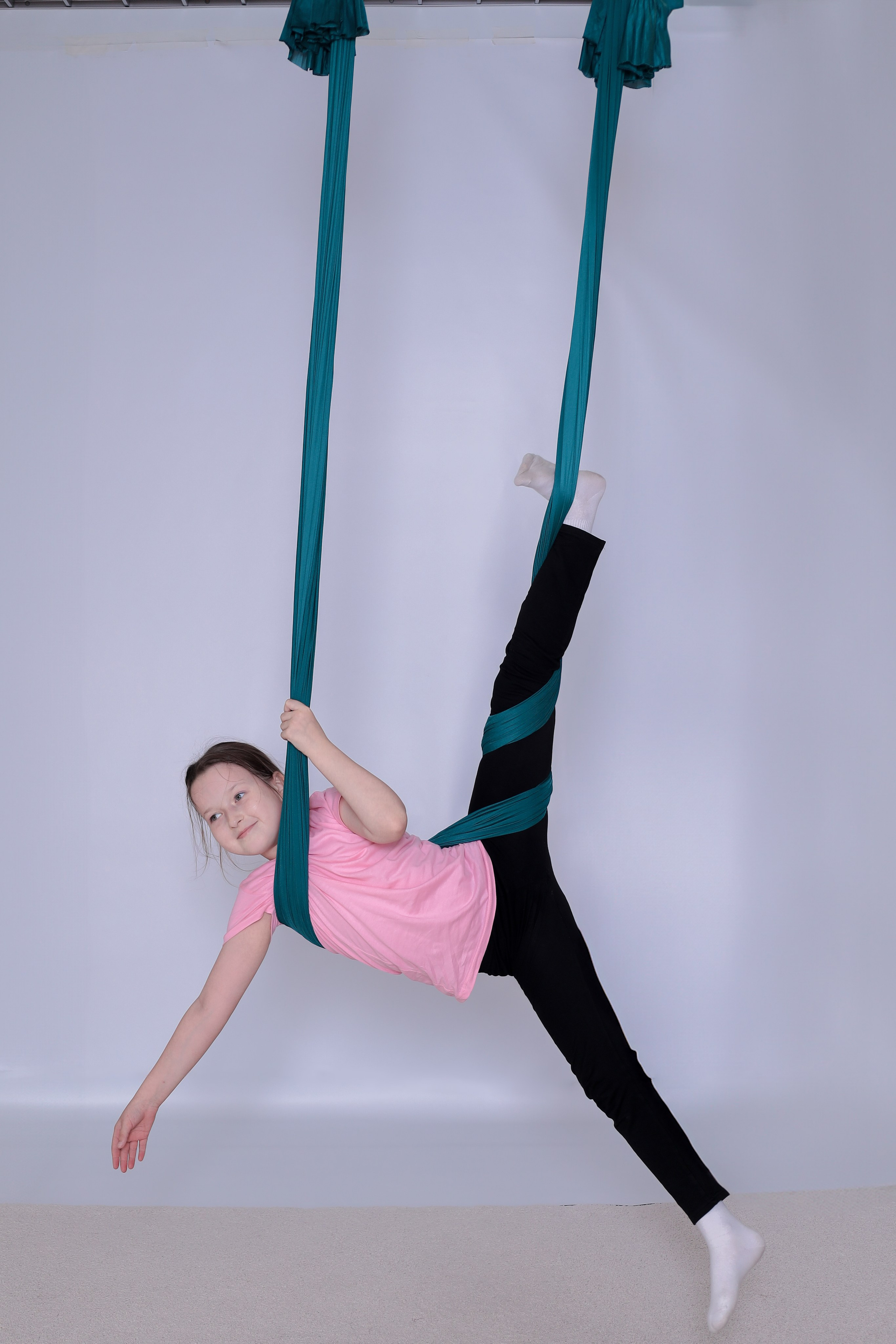 Детская аэройога. Фотограф Надршина Лилия